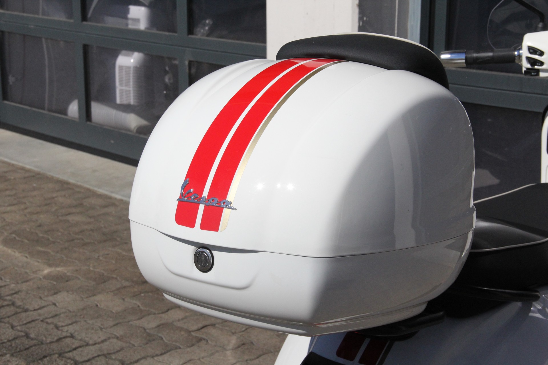 PIAGGIO Vespa GTS 300 Racing Sixties ABS-image-13