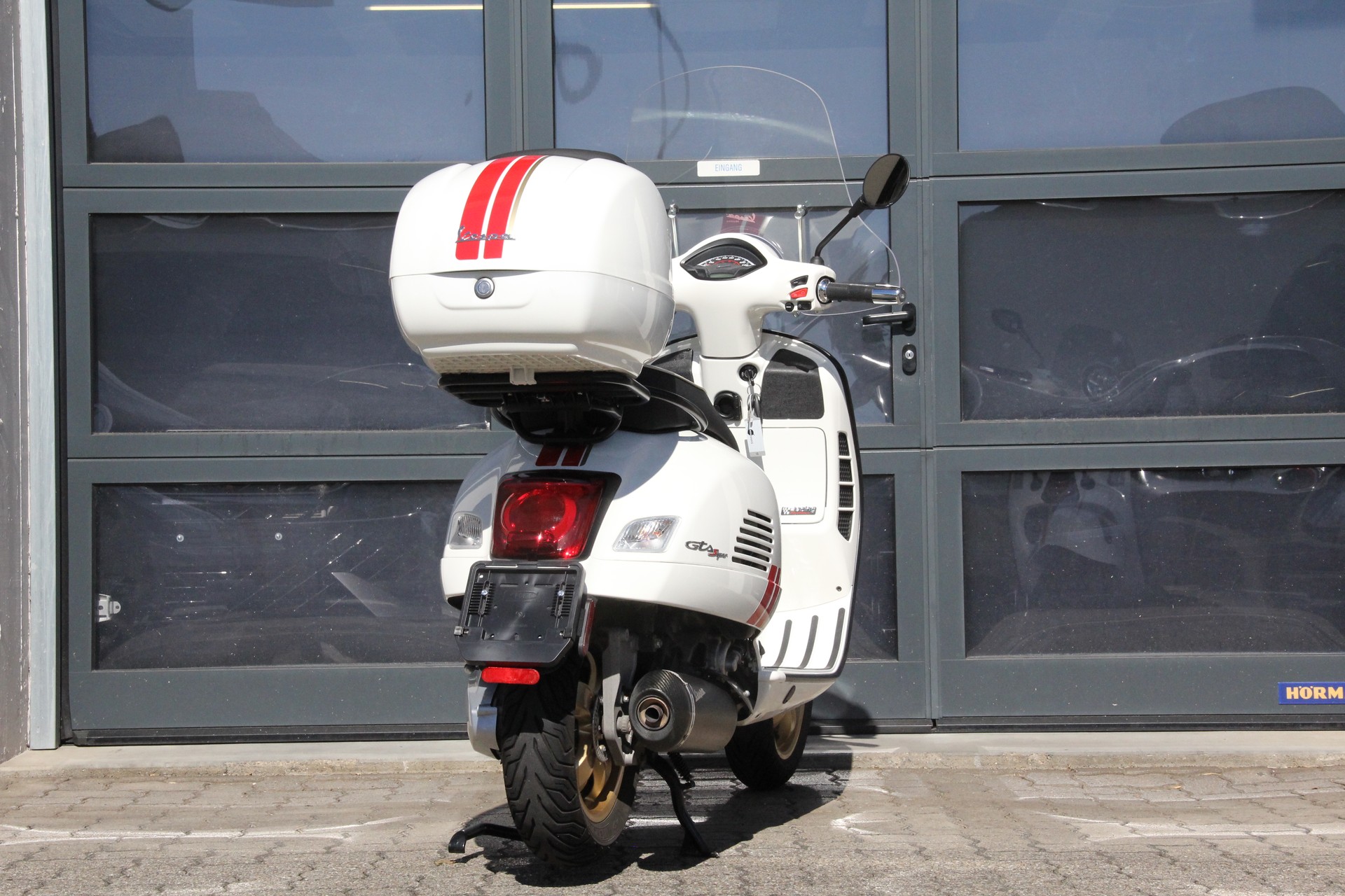 PIAGGIO Vespa GTS 300 Racing Sixties ABS-image-3