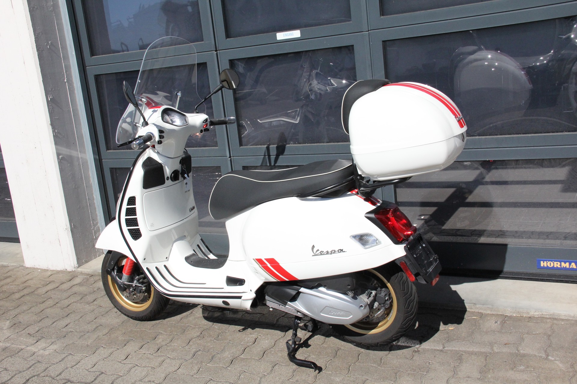 PIAGGIO Vespa GTS 300 Racing Sixties ABS-image-9