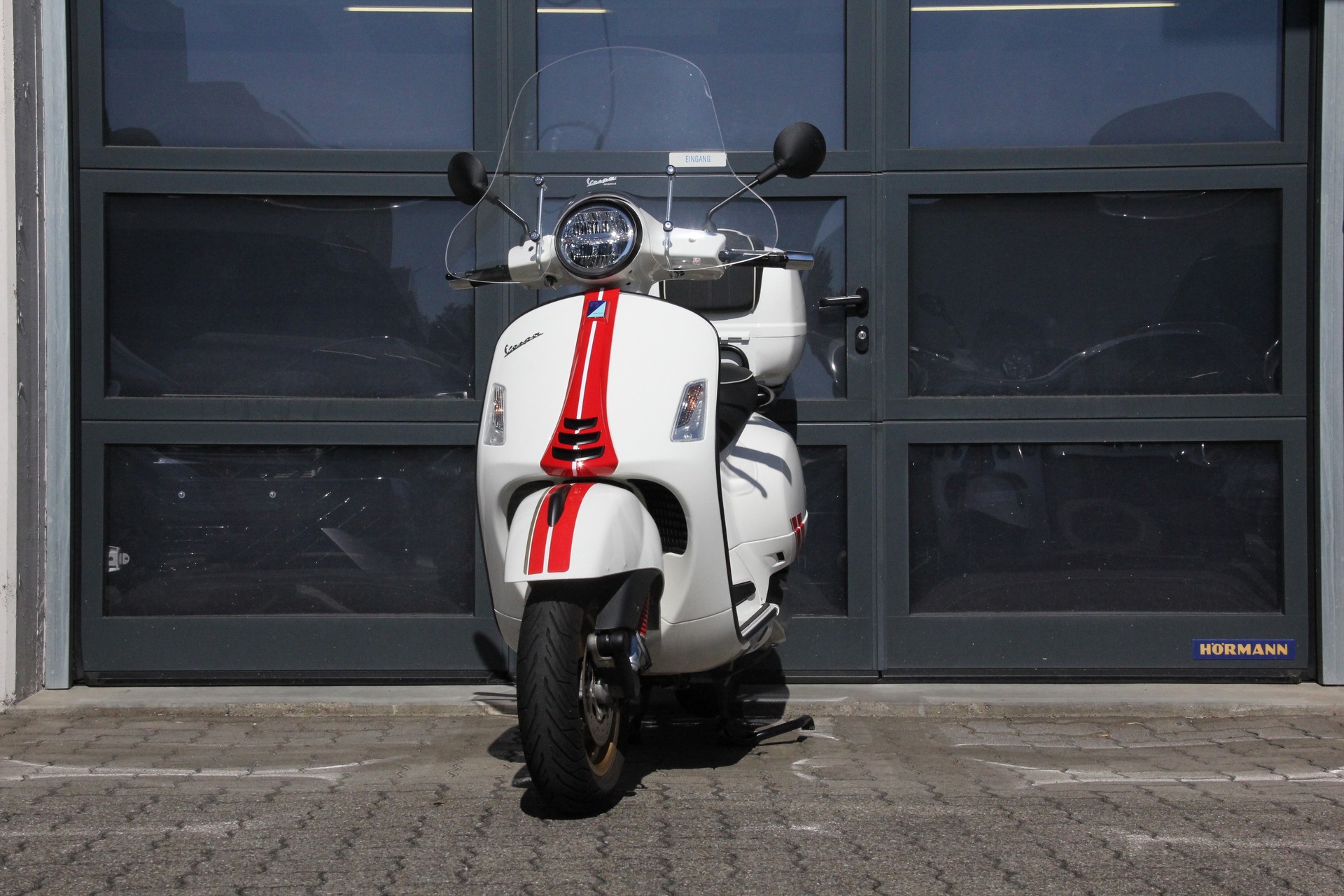 PIAGGIO Vespa GTS 300 Racing Sixties ABS-image-2