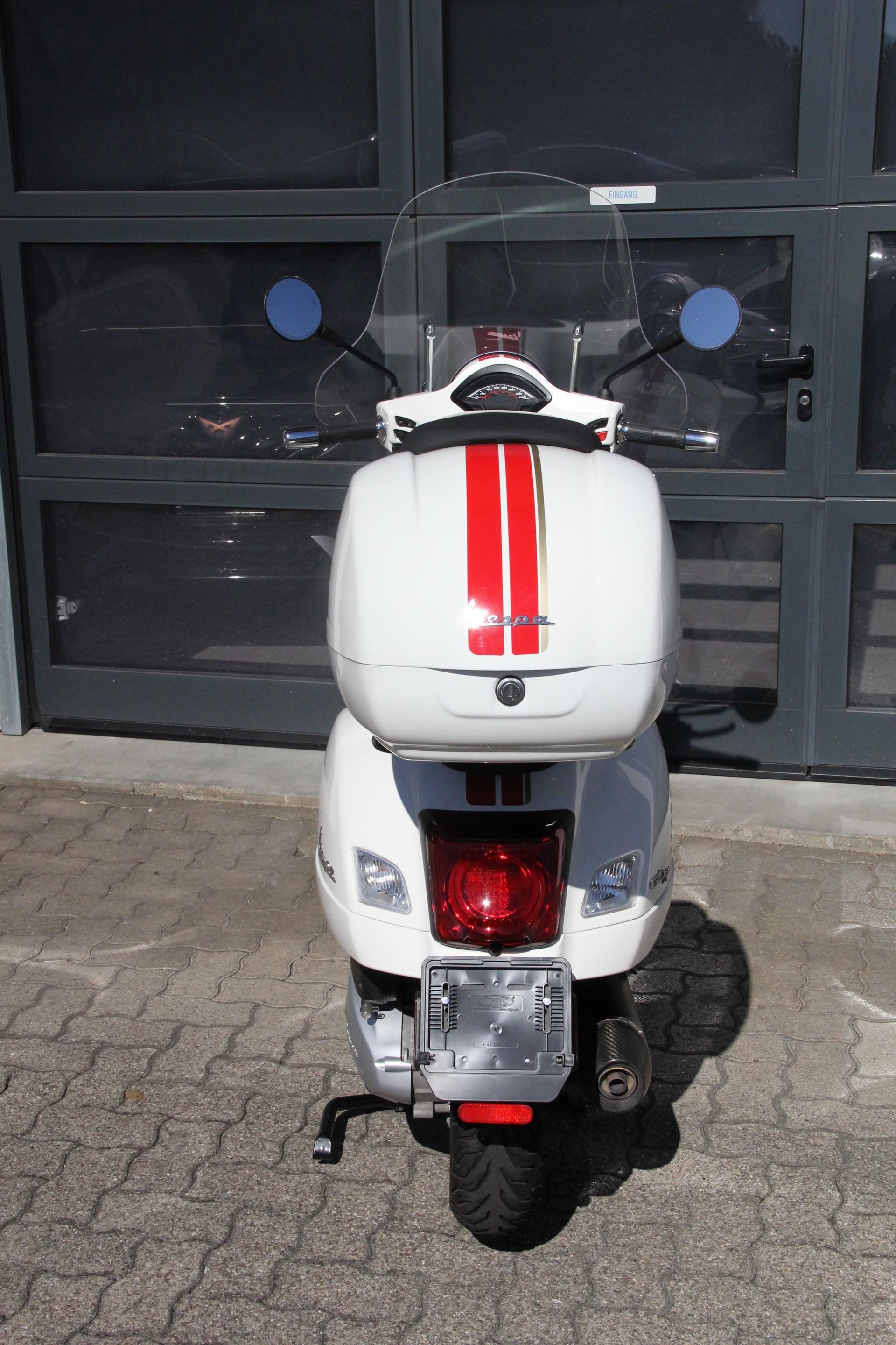 PIAGGIO Vespa GTS 300 Racing Sixties ABS-image-11