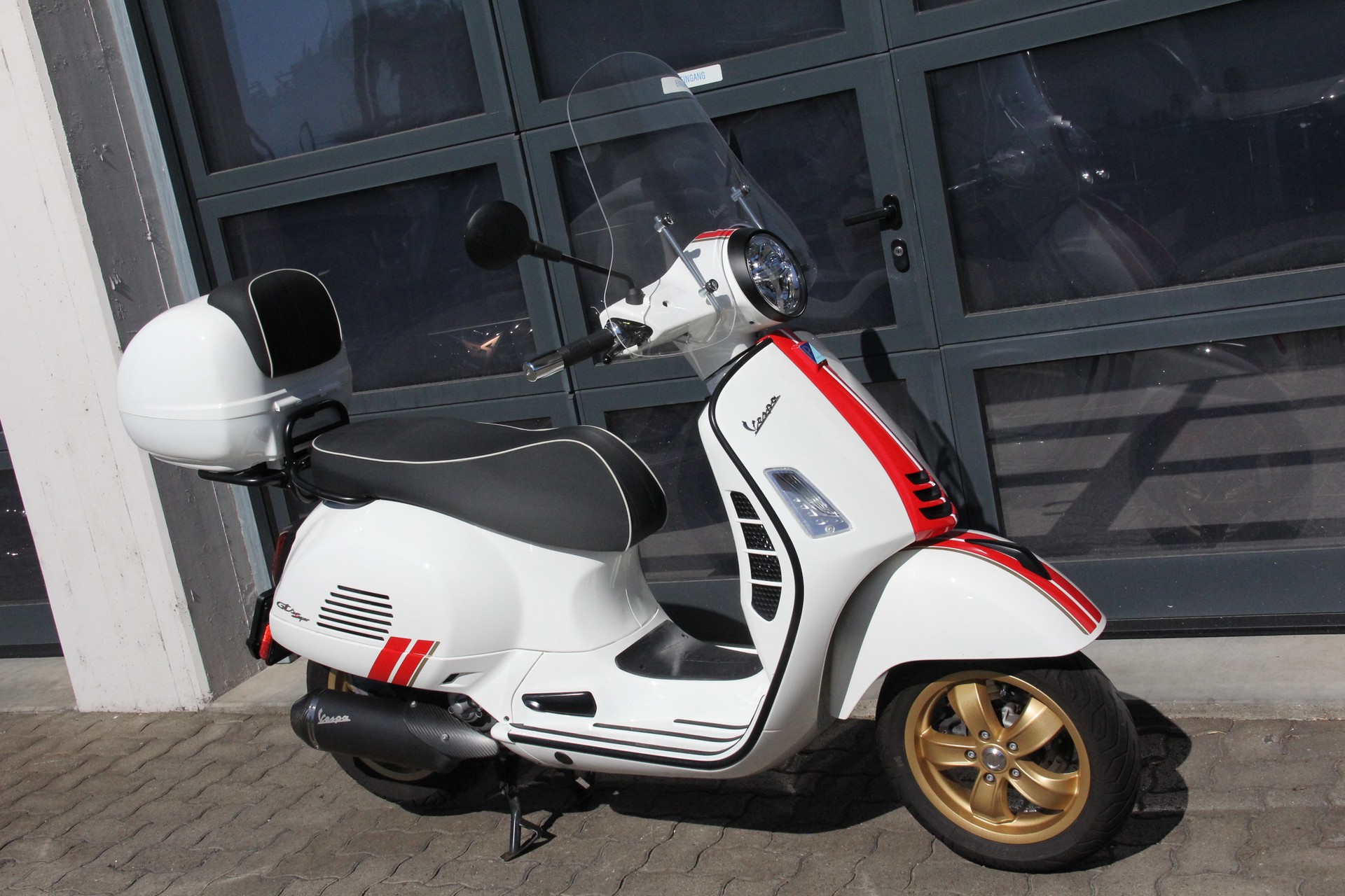 PIAGGIO Vespa GTS 300 Racing Sixties ABS-image-8