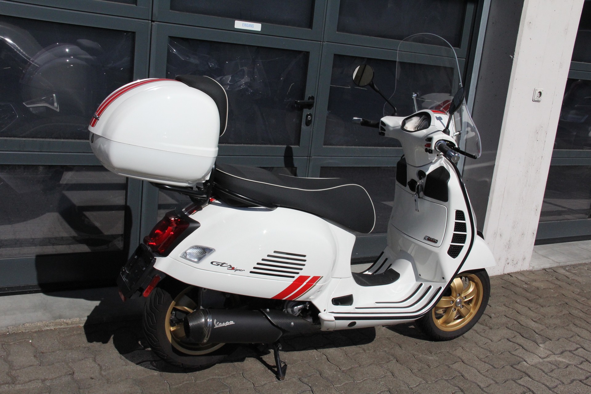 PIAGGIO Vespa GTS 300 Racing Sixties ABS-image-7