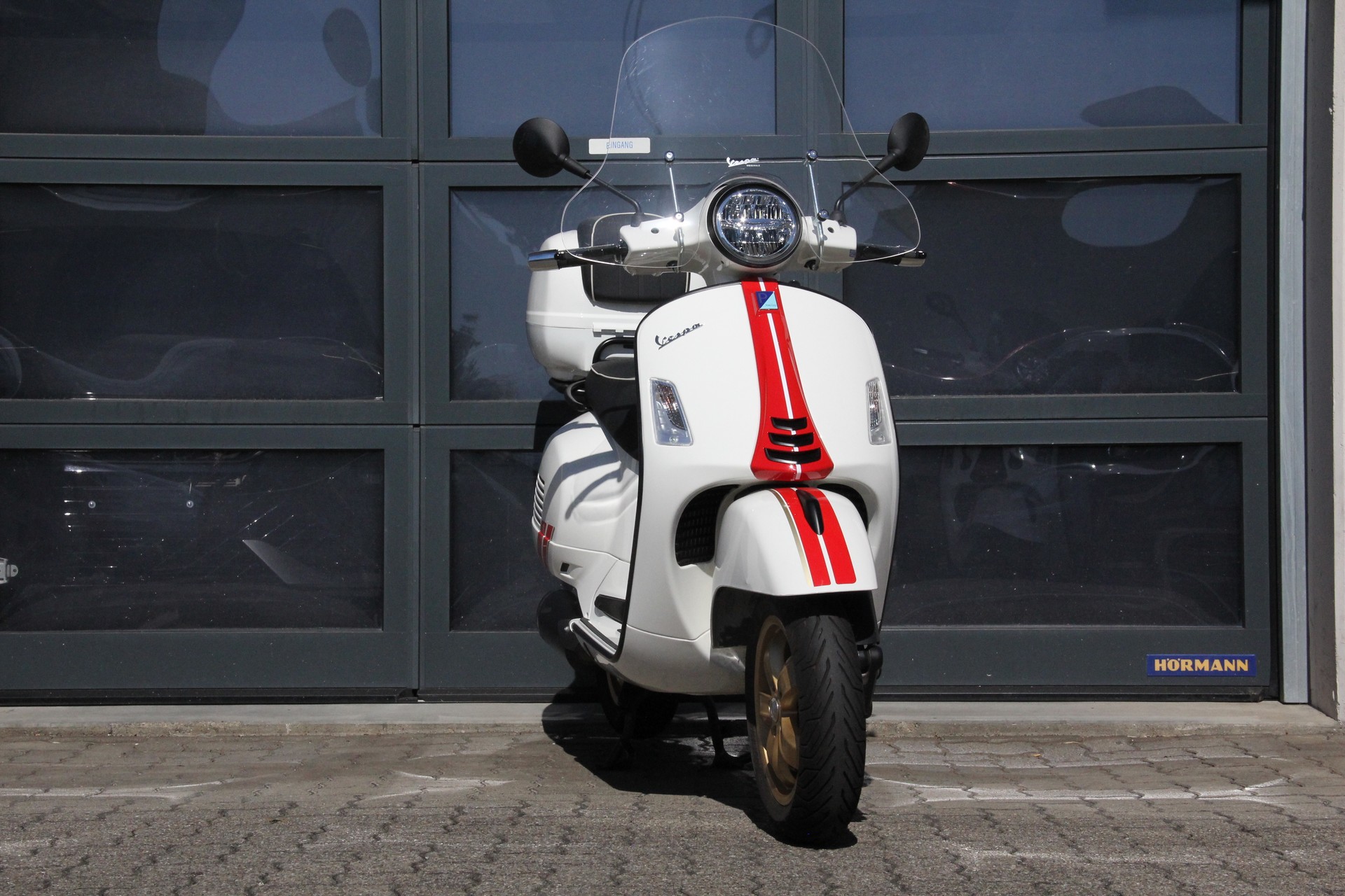 PIAGGIO Vespa GTS 300 Racing Sixties ABS-image-4