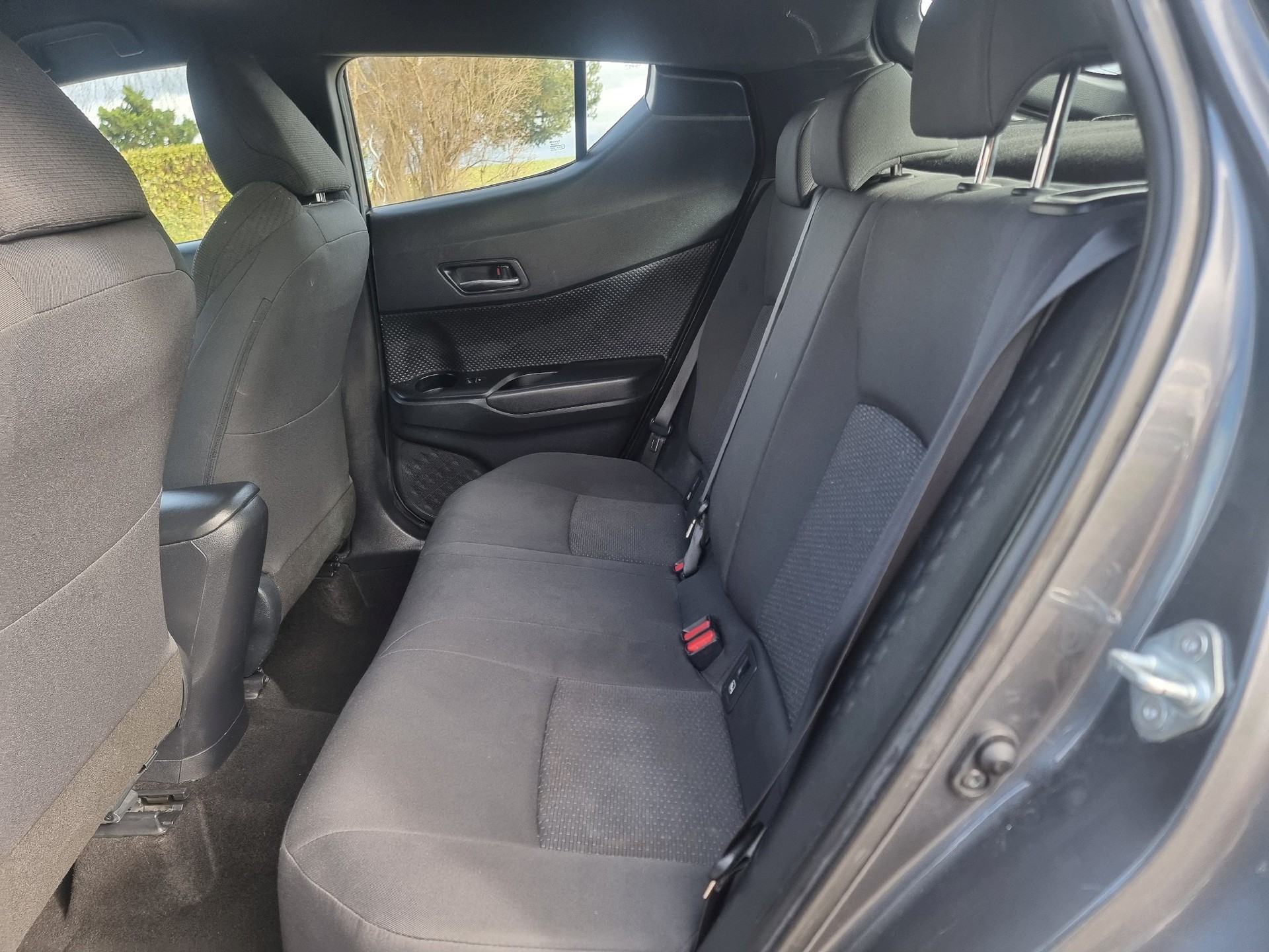 TOYOTA C-HR 1.2 Turbo Active-image-11