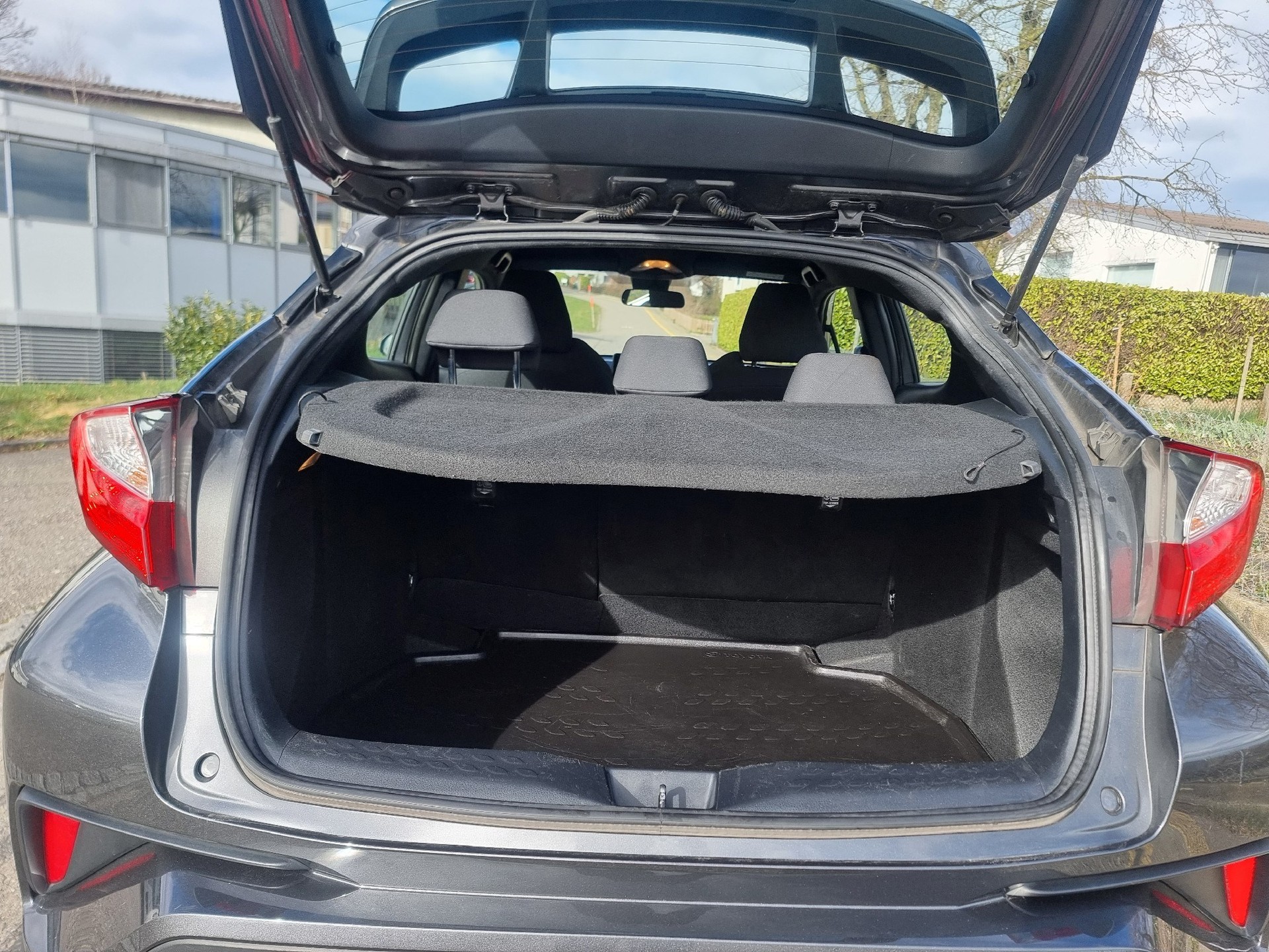 TOYOTA C-HR 1.2 Turbo Active-image-12