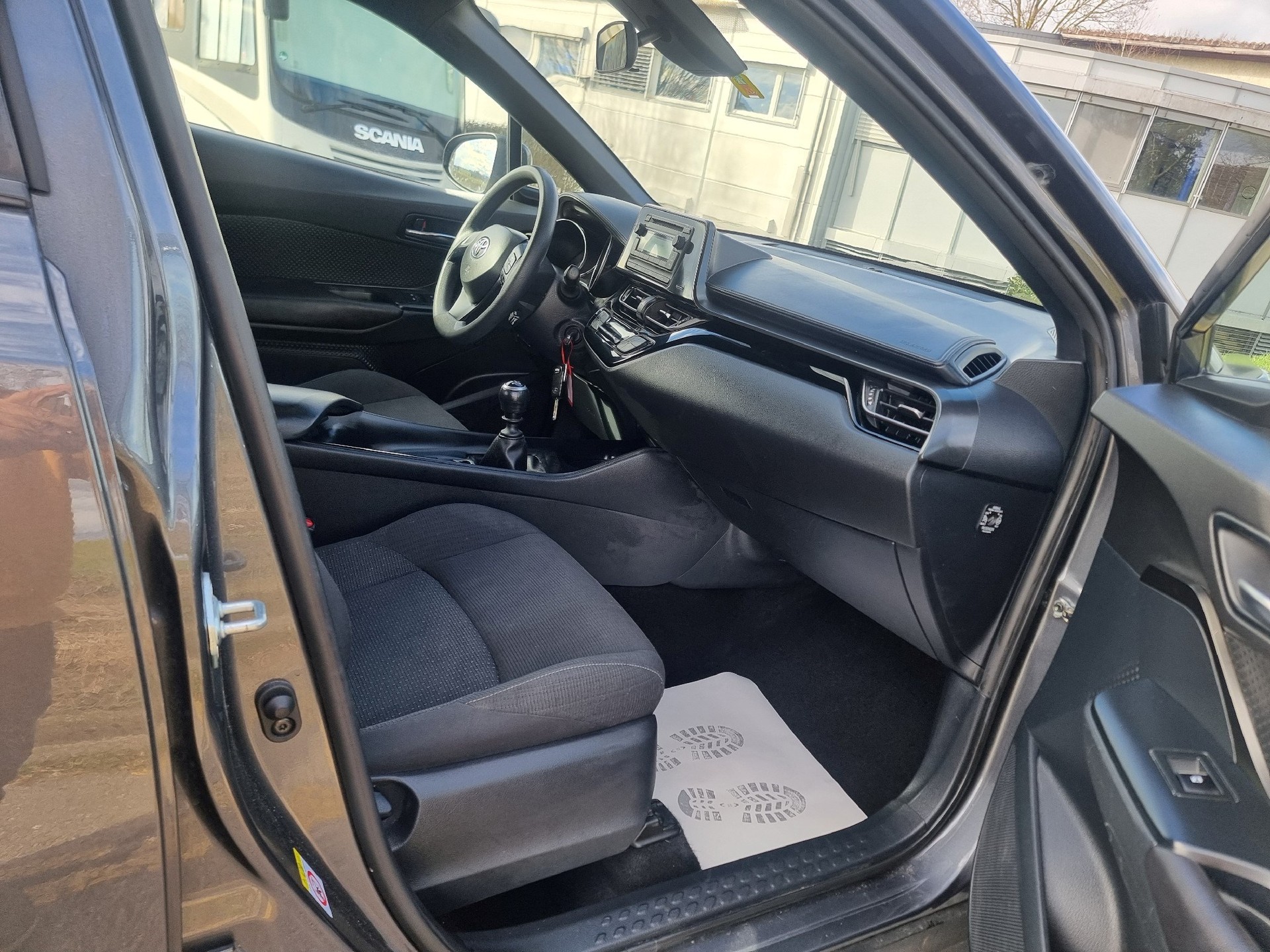 TOYOTA C-HR 1.2 Turbo Active-image-10