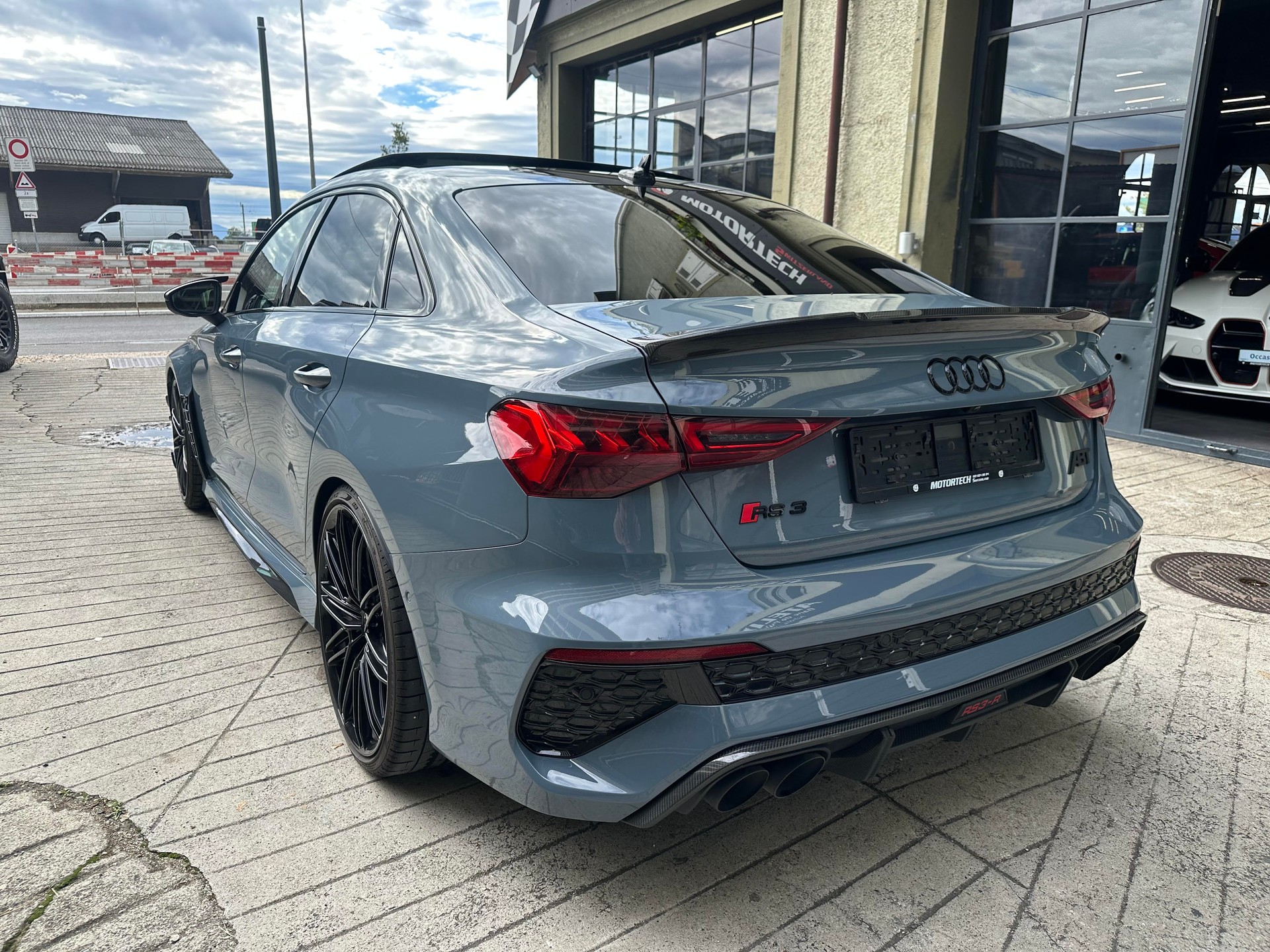 AUDI RS3-R Limousine 2.5 TSI quattro ABT R 1of200-image-3