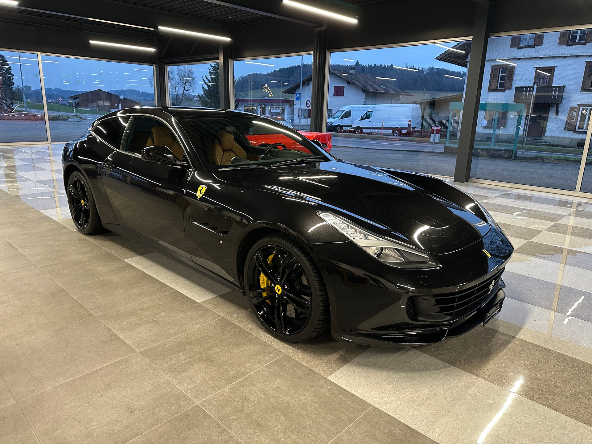 FERRARI GTC 4 Lusso-image-2