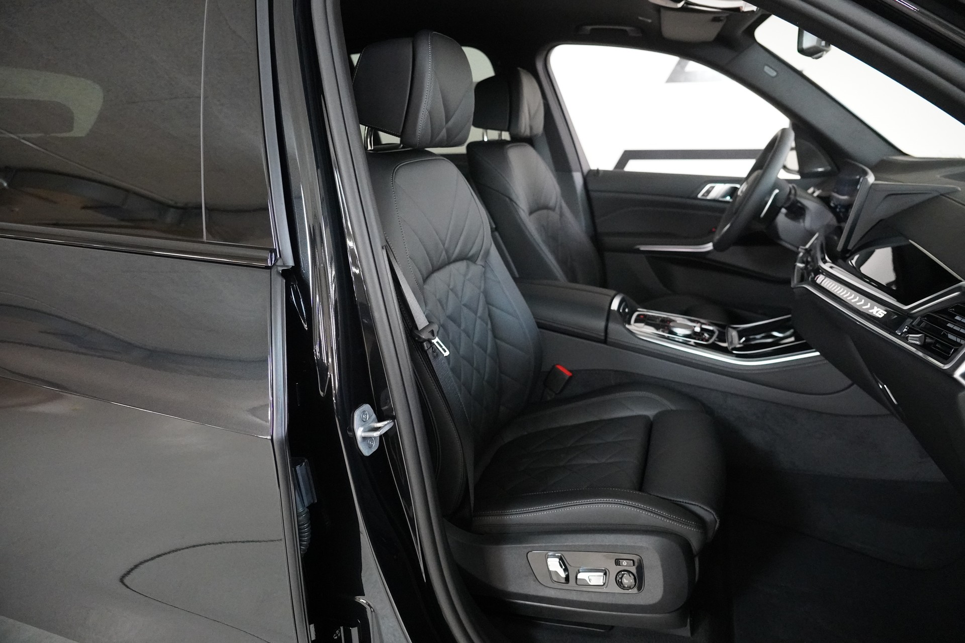 BMW X5 xDrive 48V 30d M Sport Steptronic-image-14