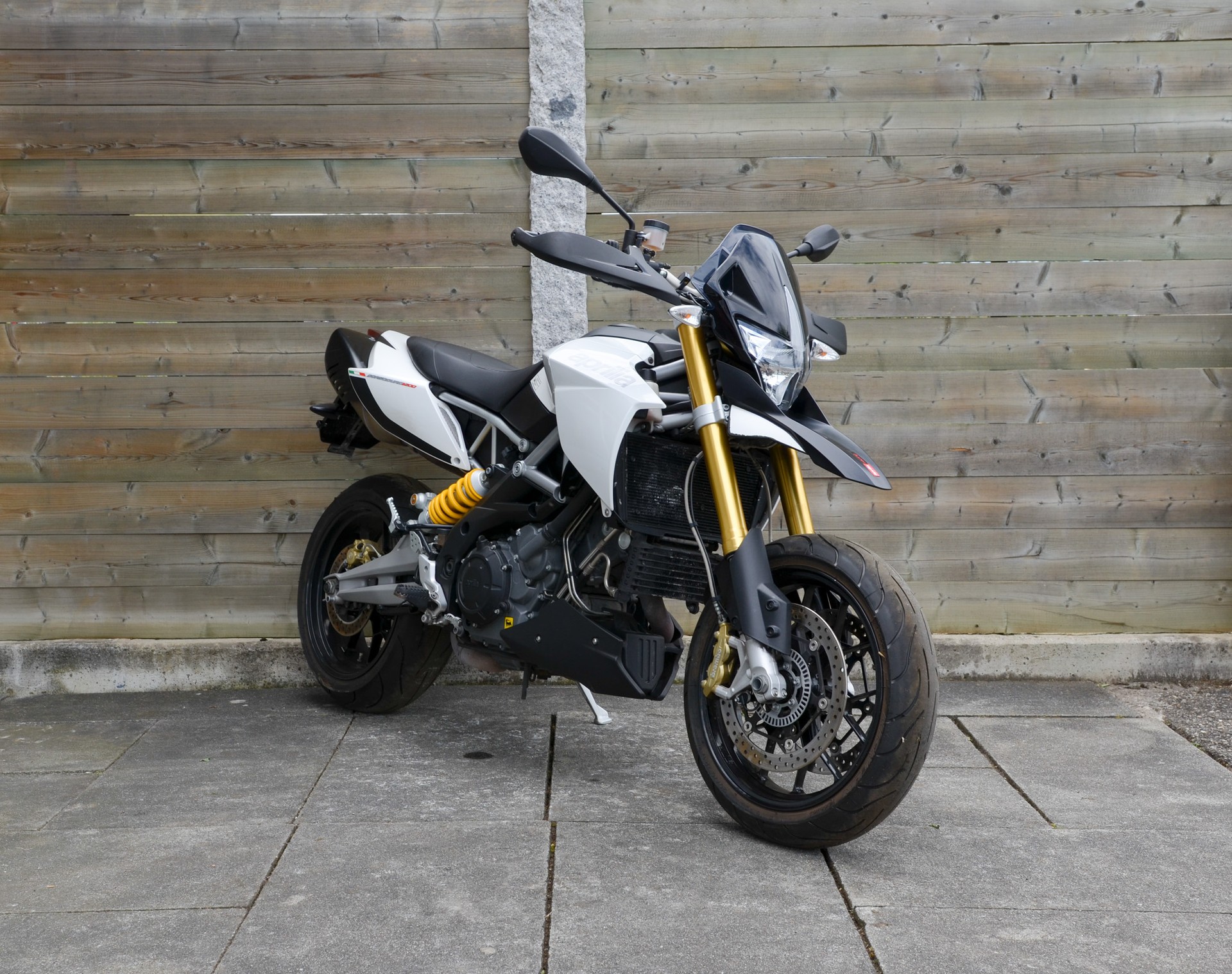 APRILIA Dorsoduro 1200 ABS/TC-showroom-element-2