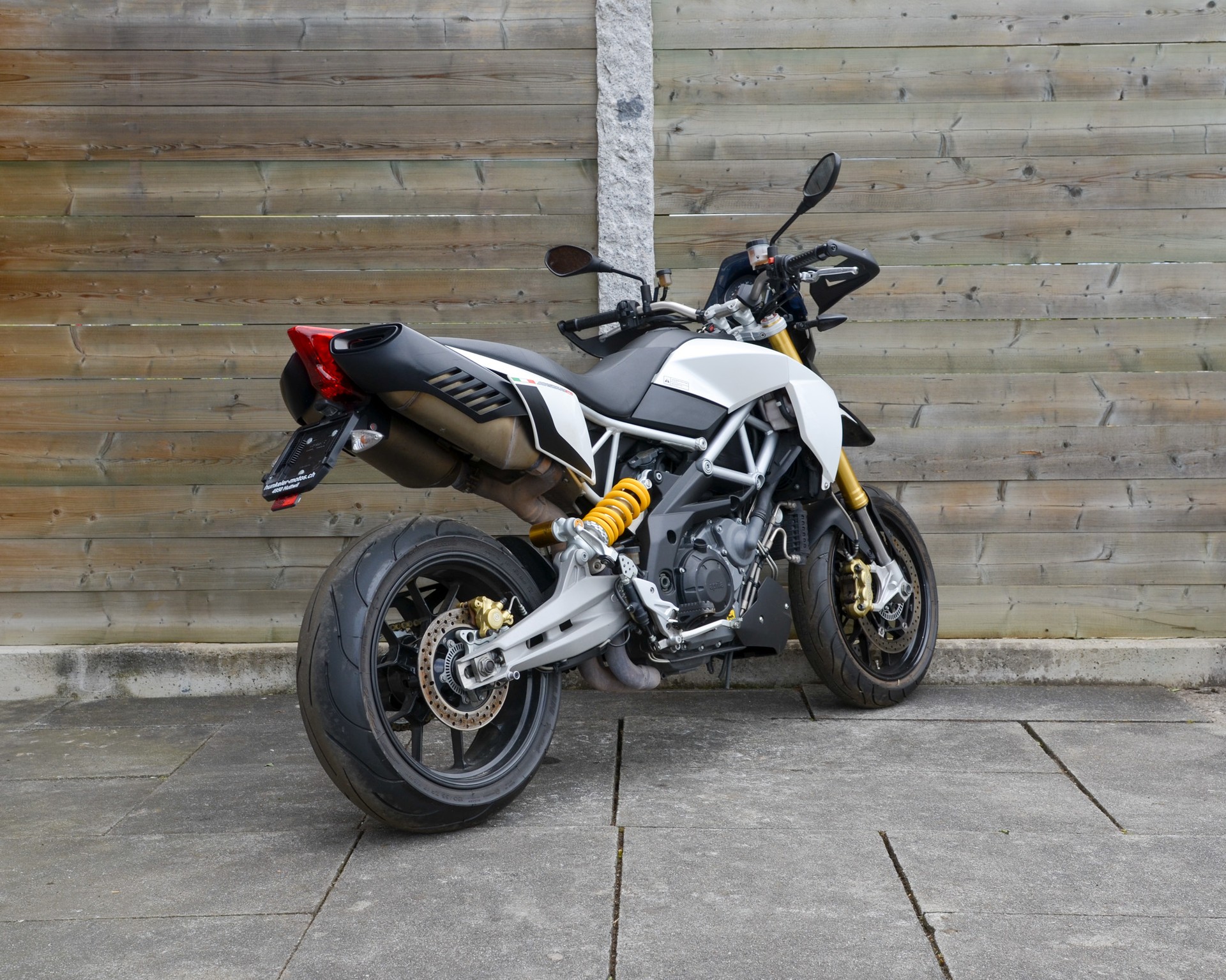 APRILIA Dorsoduro 1200 ABS/TC-showroom-element-1