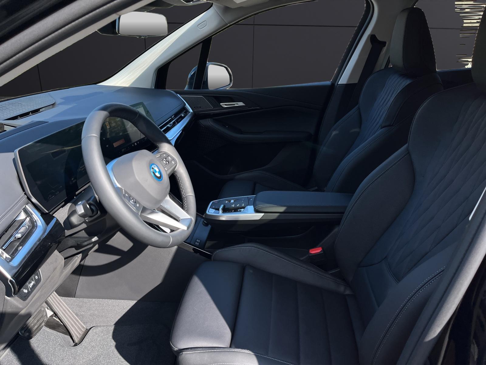 BMW 230e xDrive Active Tourer-showroom-element-1