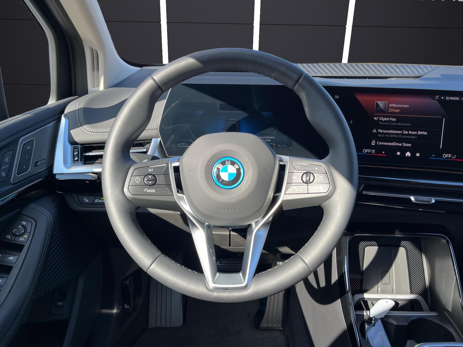 BMW 230e xDrive Active Tourer-image-5