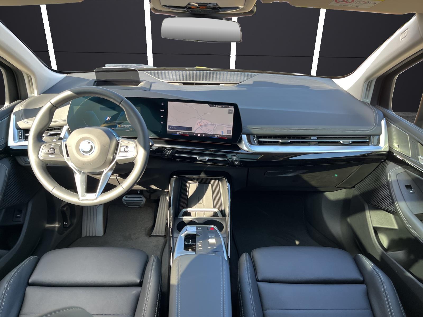 BMW 230e xDrive Active Tourer-image-11