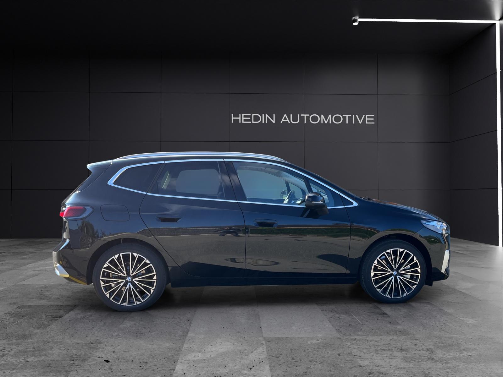 BMW 230e xDrive Active Tourer-image-16