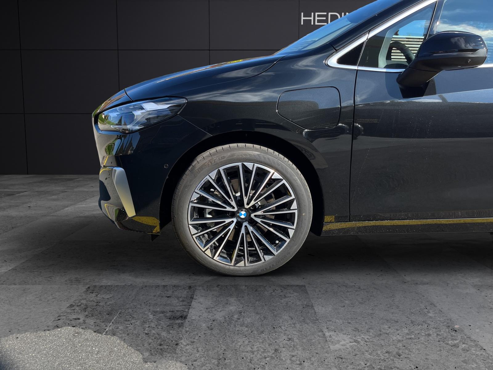 BMW 230e xDrive Active Tourer-image-4