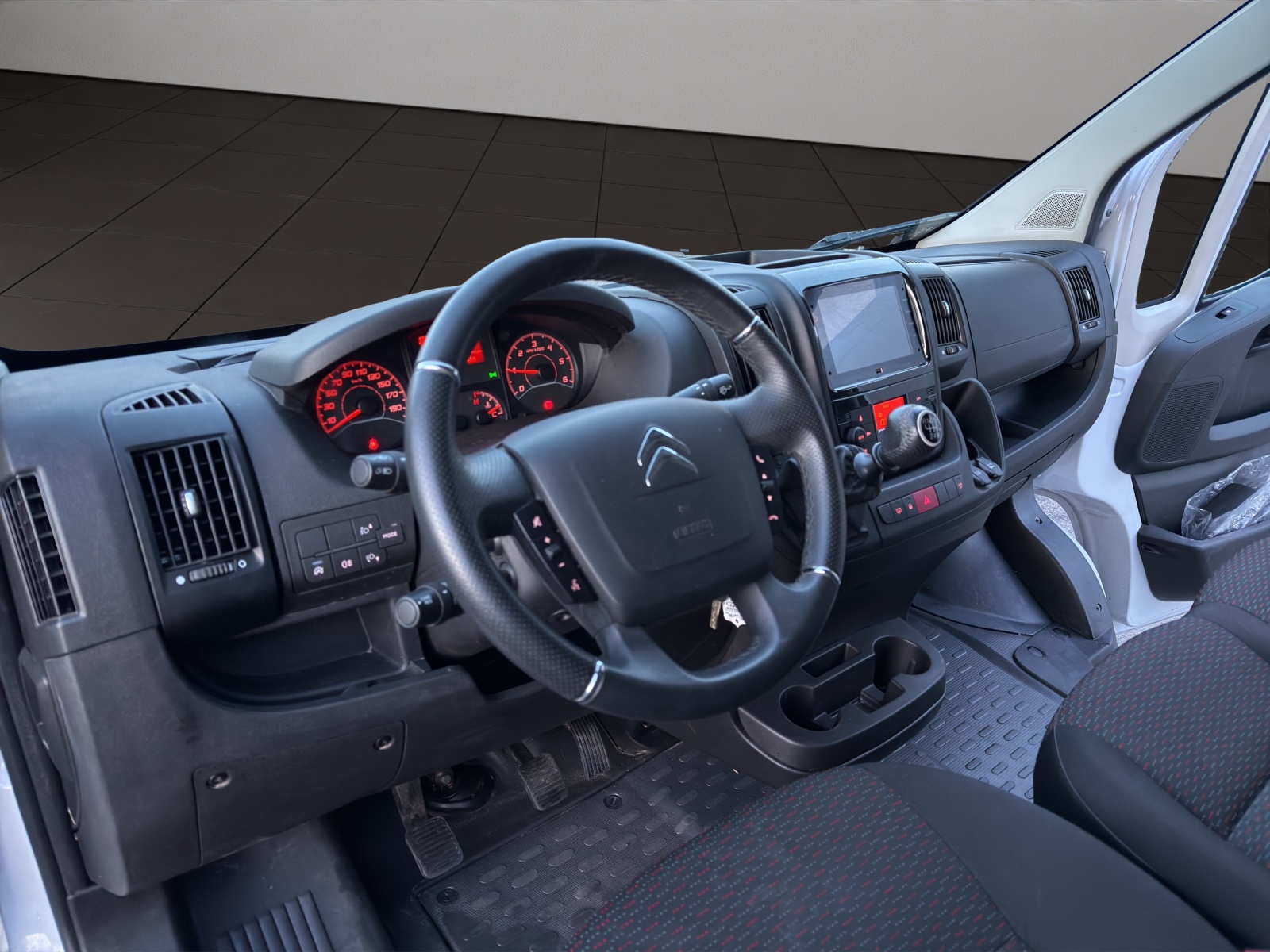 CITROEN Jumper 35 2.2 BlueHDi 140 Control L3H2-image-9