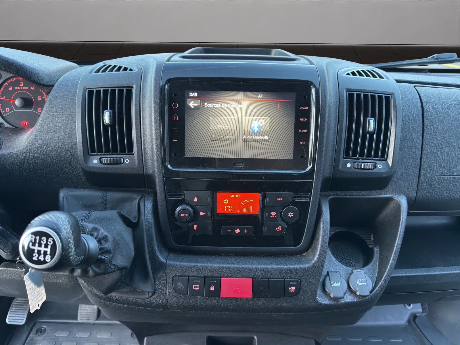 CITROEN Jumper 35 2.2 BlueHDi 140 Control L3H2-image-14