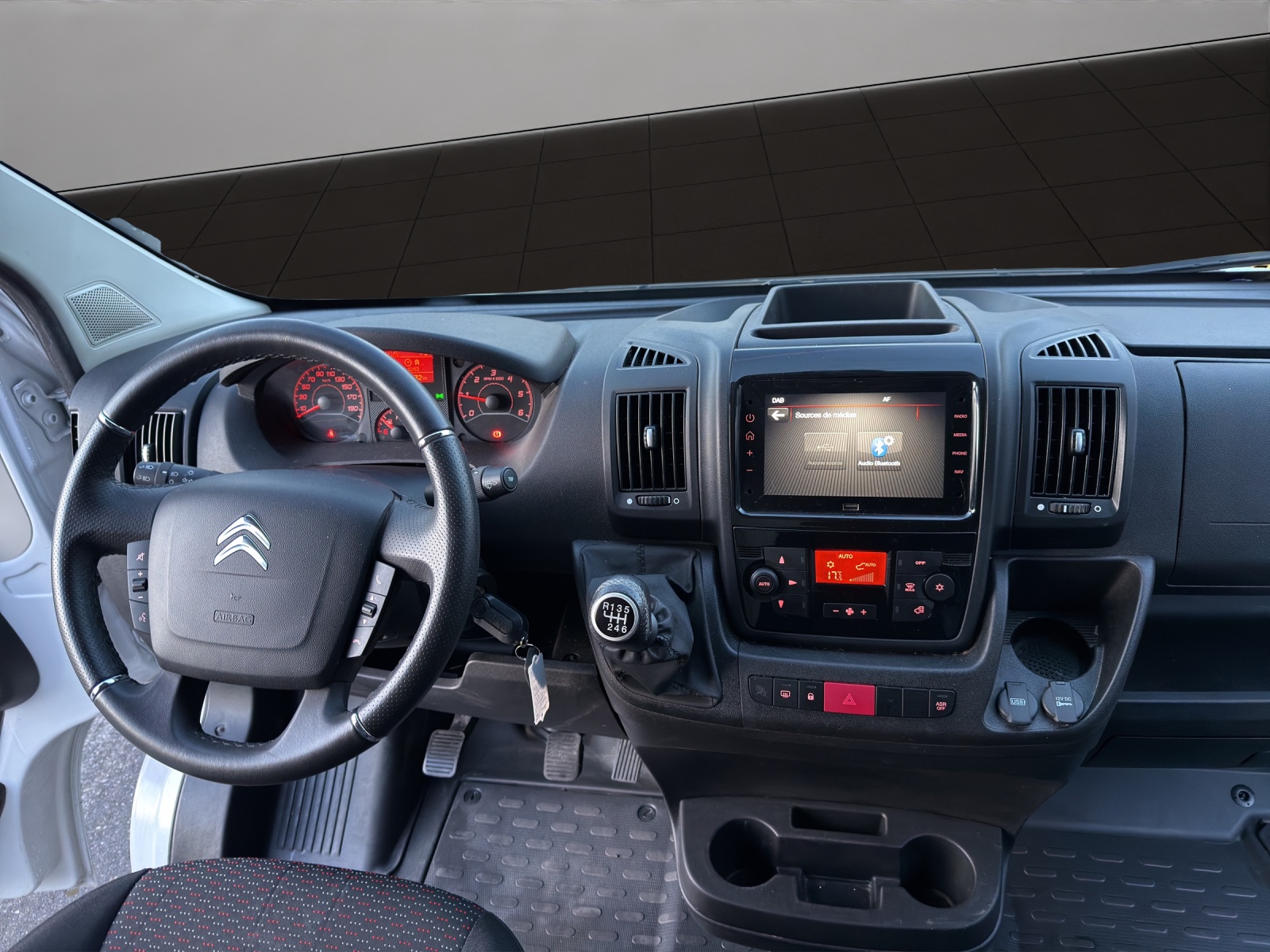 CITROEN Jumper 35 2.2 BlueHDi 140 Control L3H2-image-13