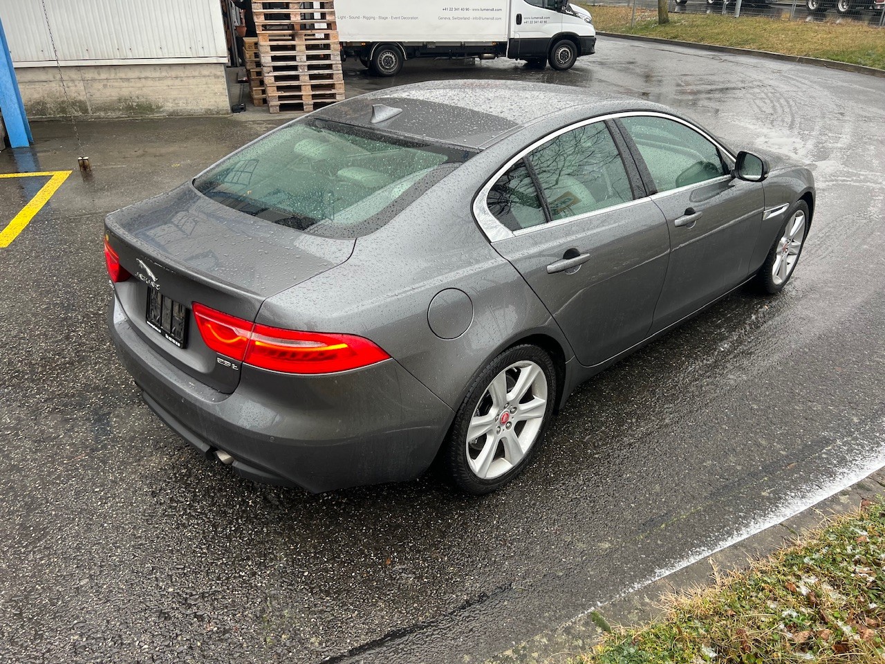 JAGUAR XE 25t 2.0 Prestige Automatic-image-5