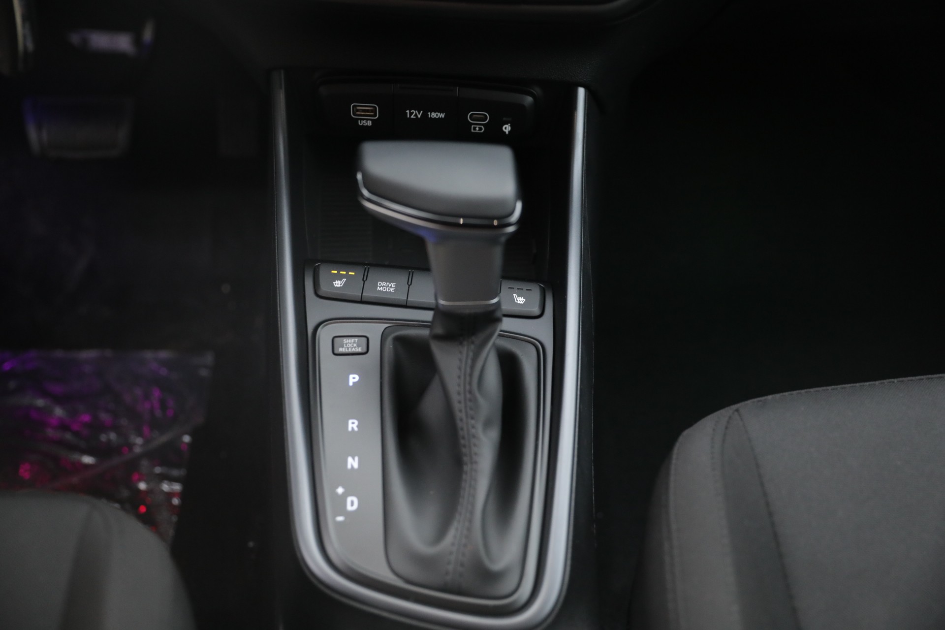 HYUNDAI i20 1.0 T-GDi Amplia-image-18