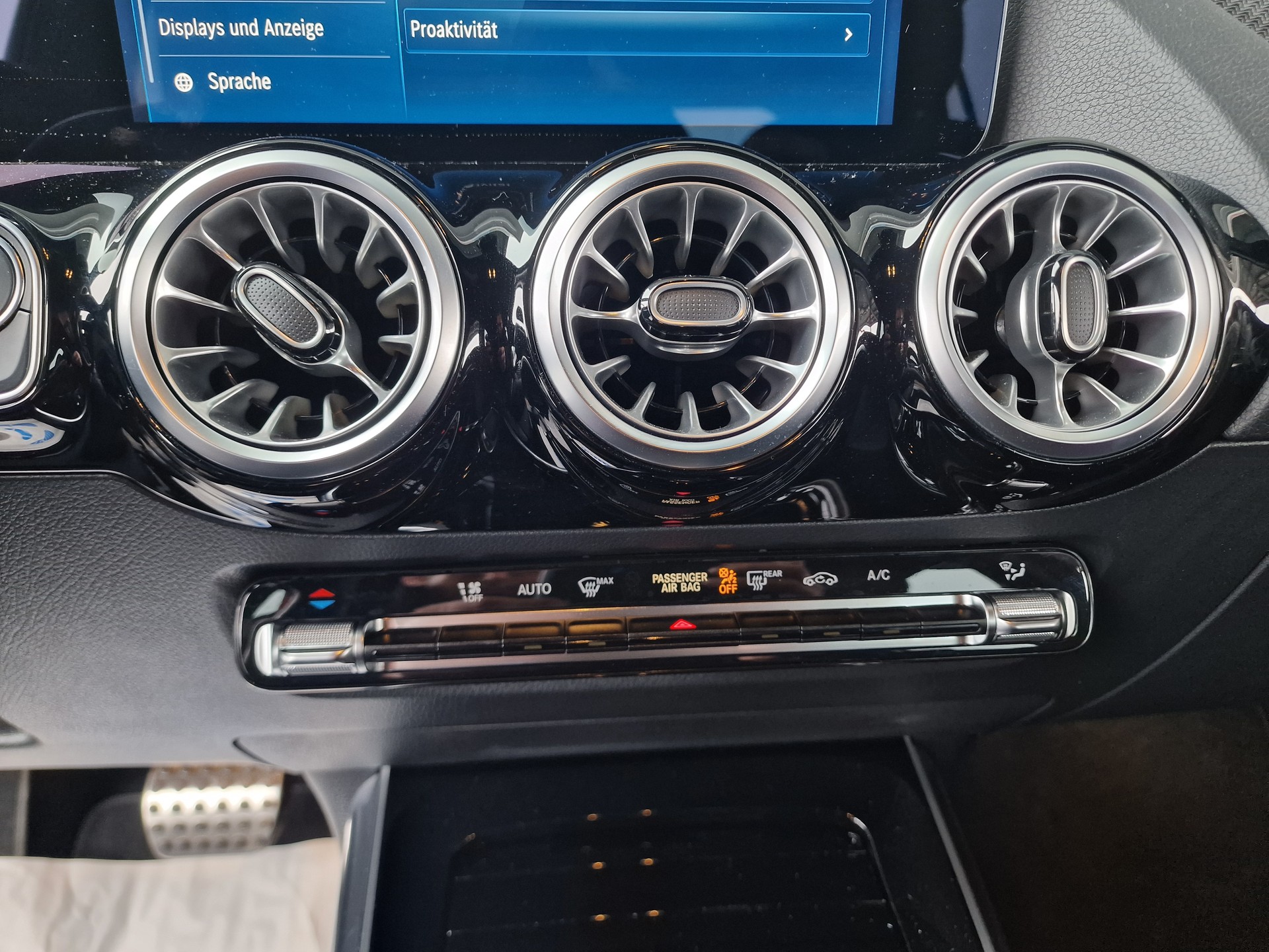 MERCEDES-BENZ GLA 220 4Matic 8G-DCT AMG Line 8xAlu Multibeam-image-21