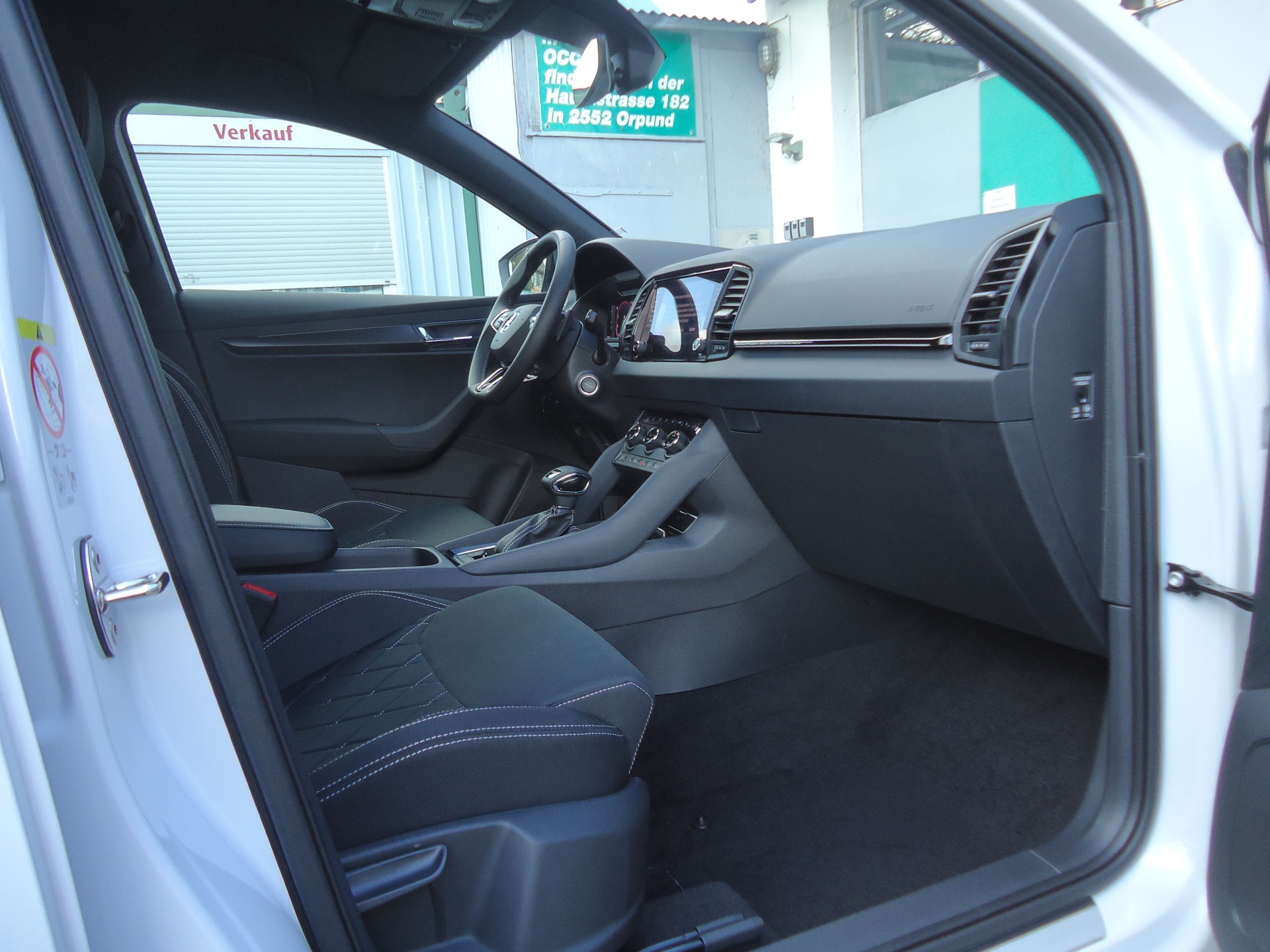 SKODA Karoq 1.5 TSI SportLine DSG-image-2