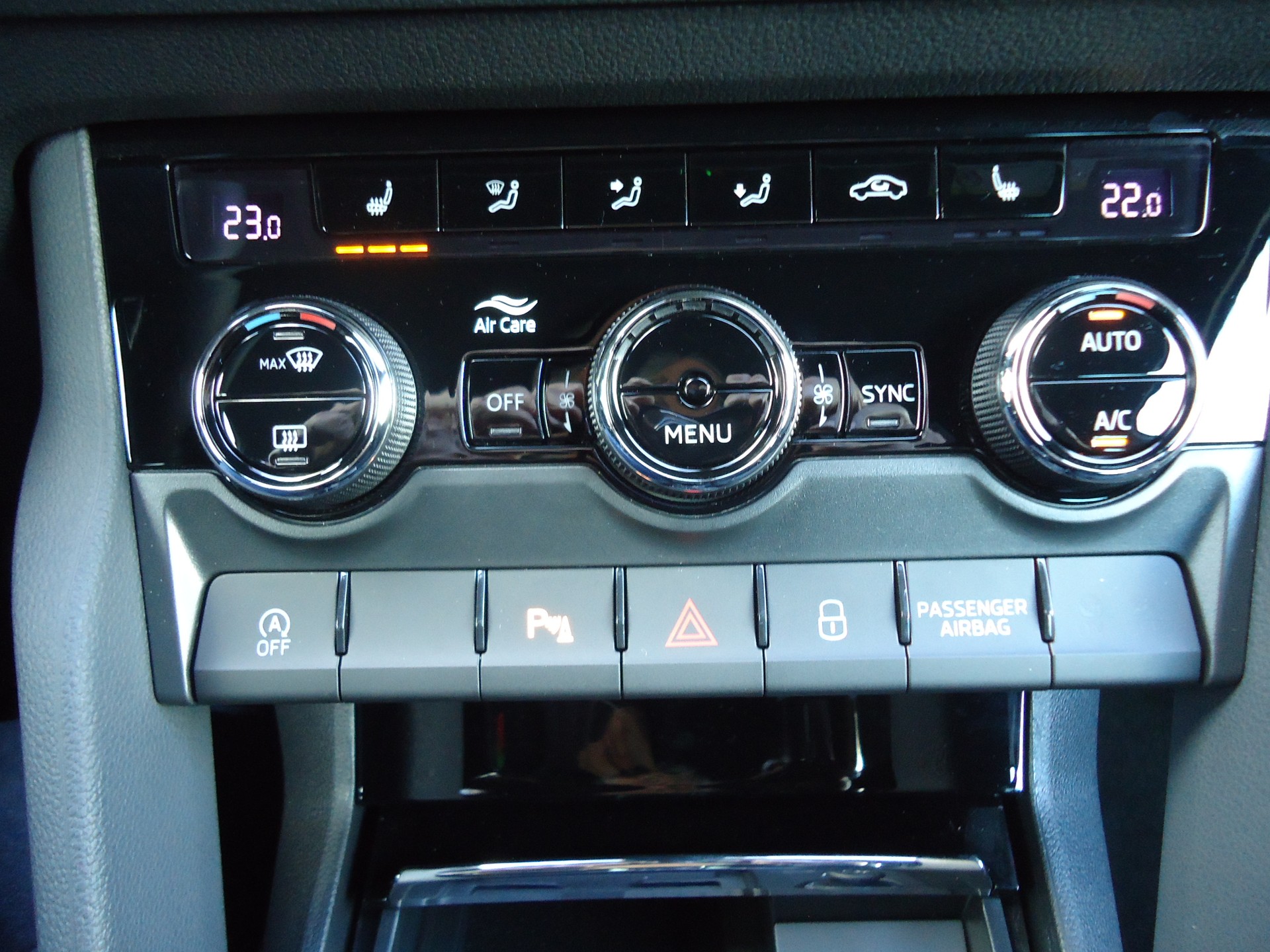 SKODA Karoq 1.5 TSI SportLine DSG-image-14