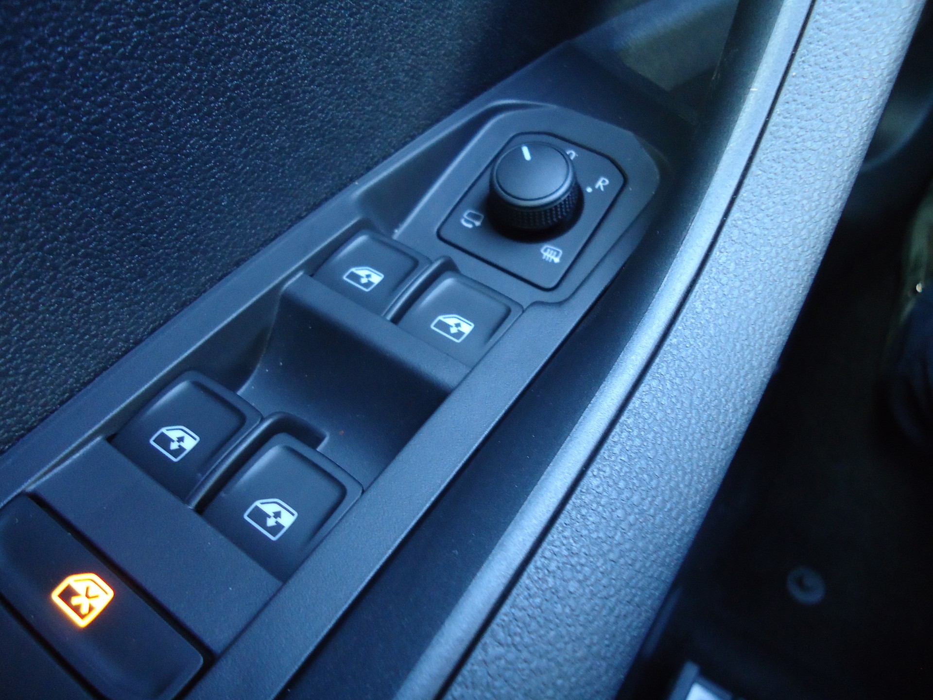 SKODA Karoq 1.5 TSI SportLine DSG-image-9