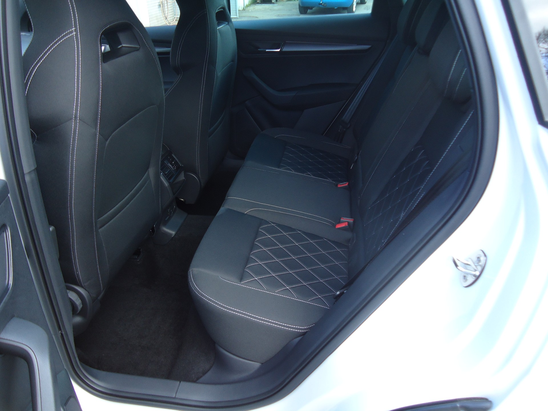 SKODA Karoq 1.5 TSI SportLine DSG-image-5