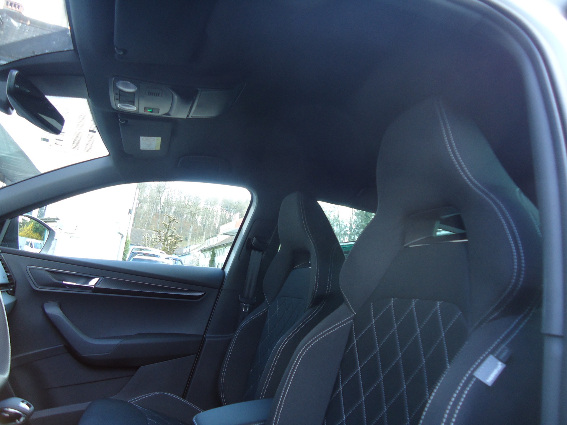 SKODA Karoq 1.5 TSI SportLine DSG-image-4