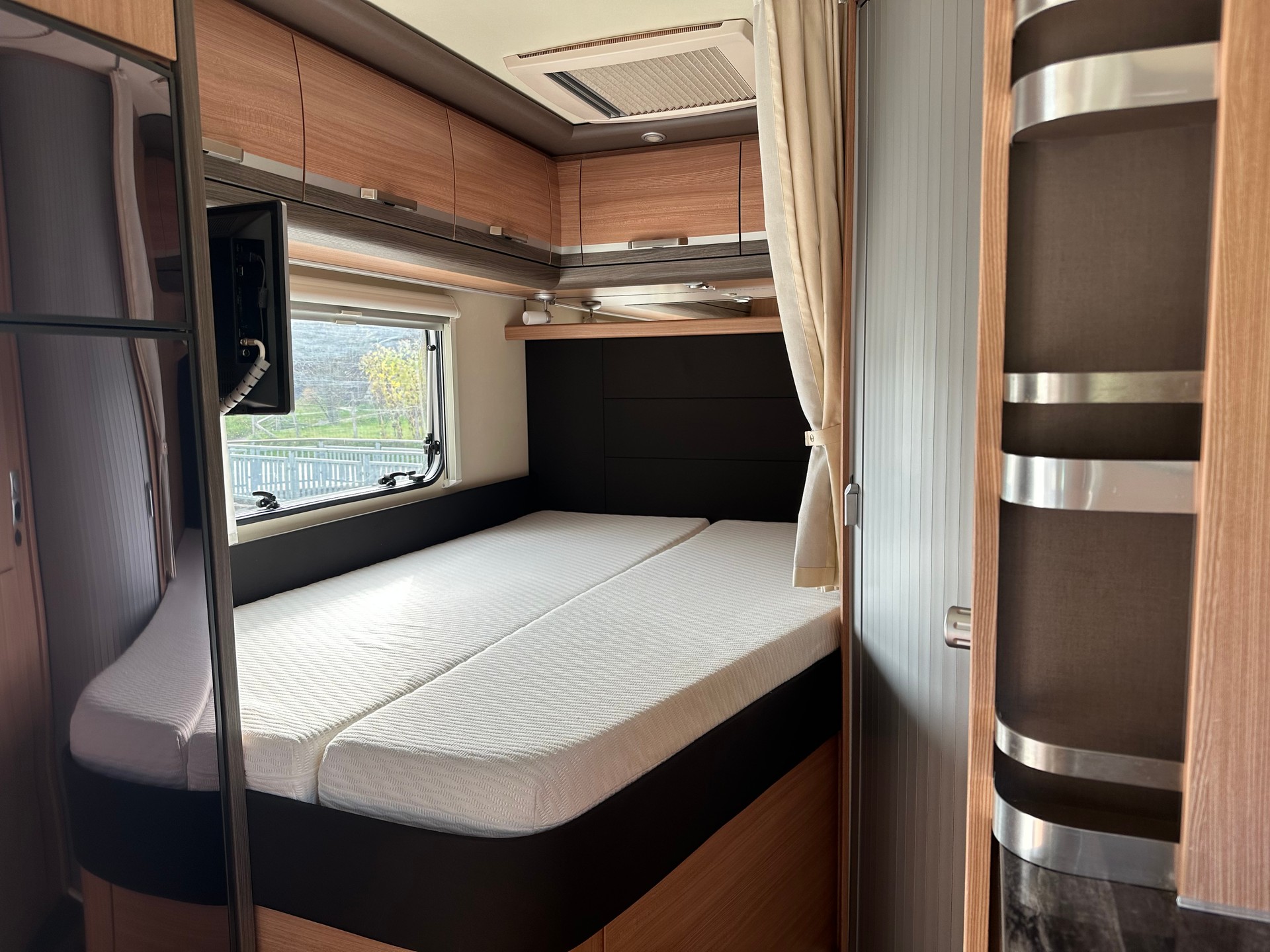 KNAUS 650MF-image-9