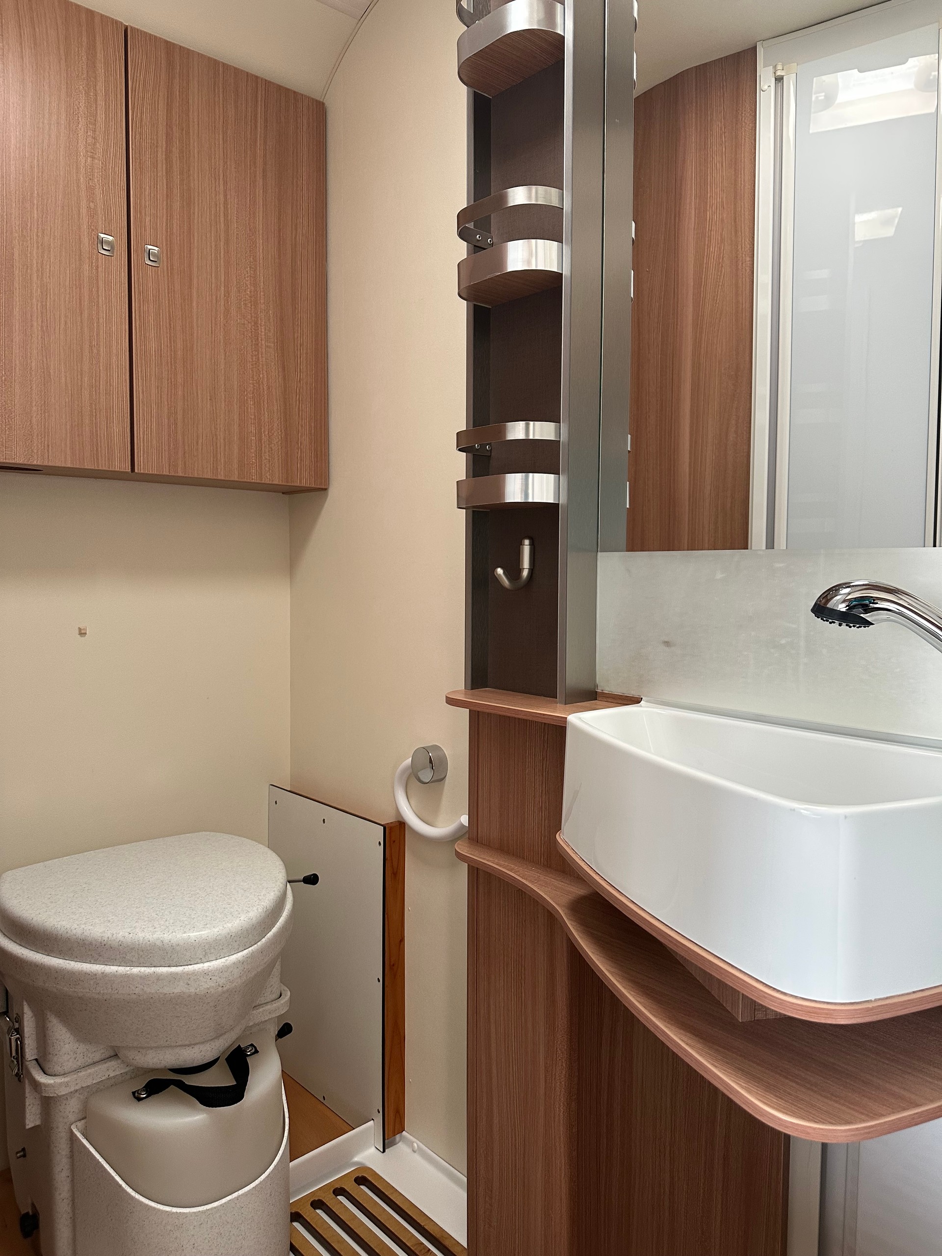 KNAUS 650MF-image-12