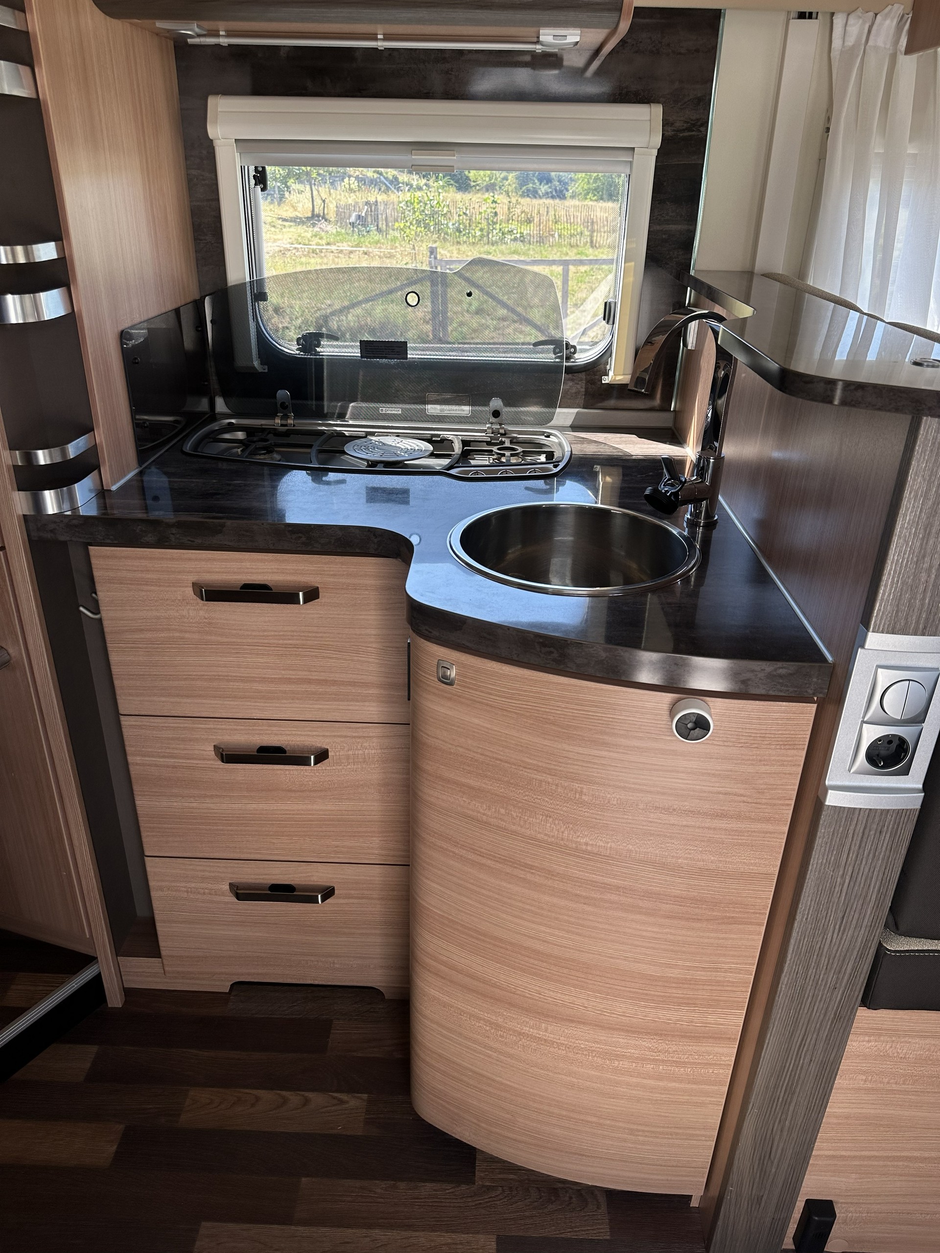 KNAUS 650MF-image-15