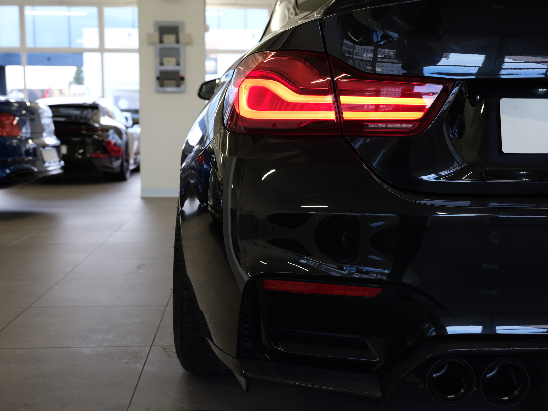 BMW M4 Coupé *Carbon Paket* *Shadow Line*-image-10