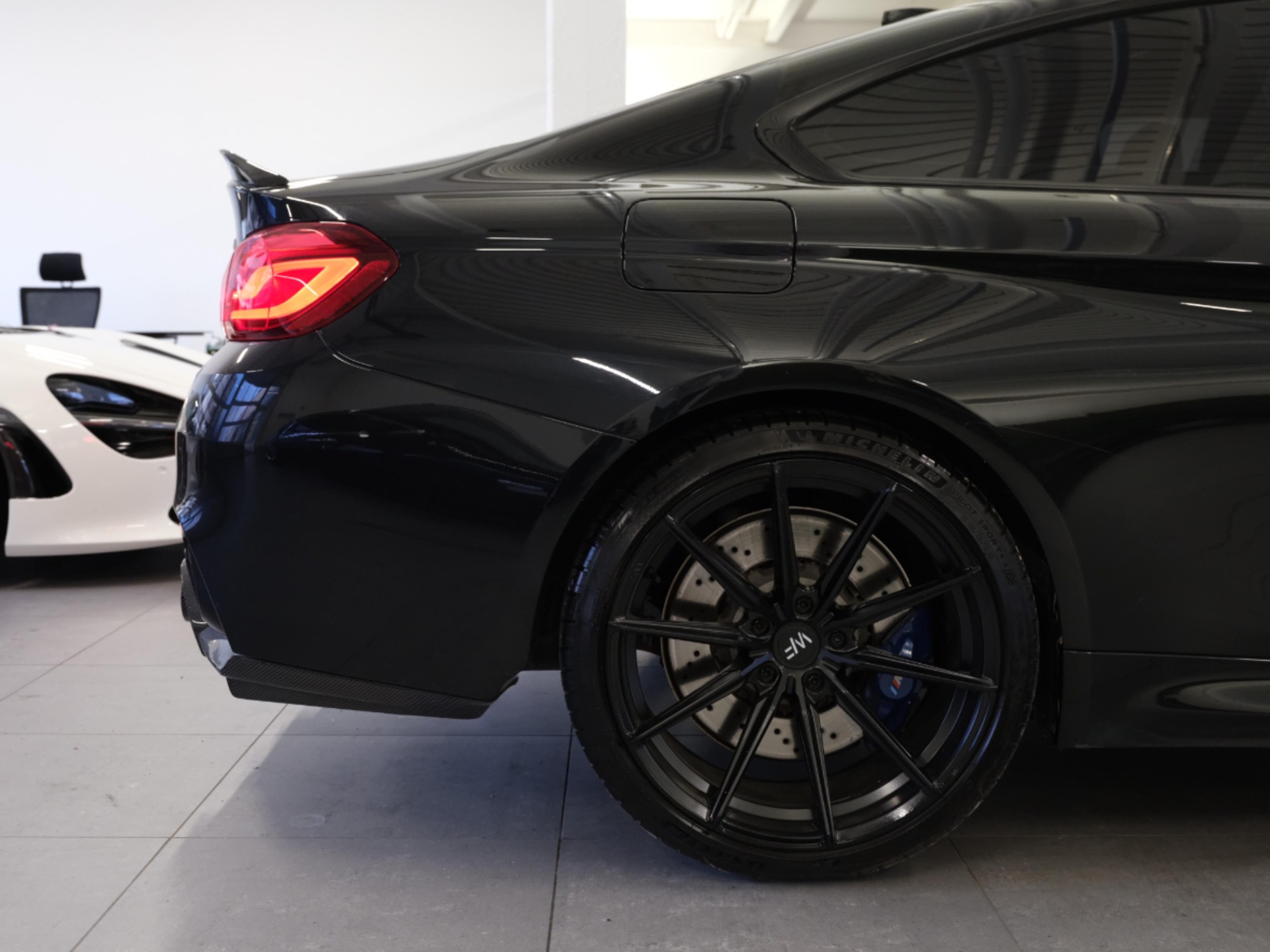BMW M4 Coupé *Carbon Paket* *Shadow Line*-image-12