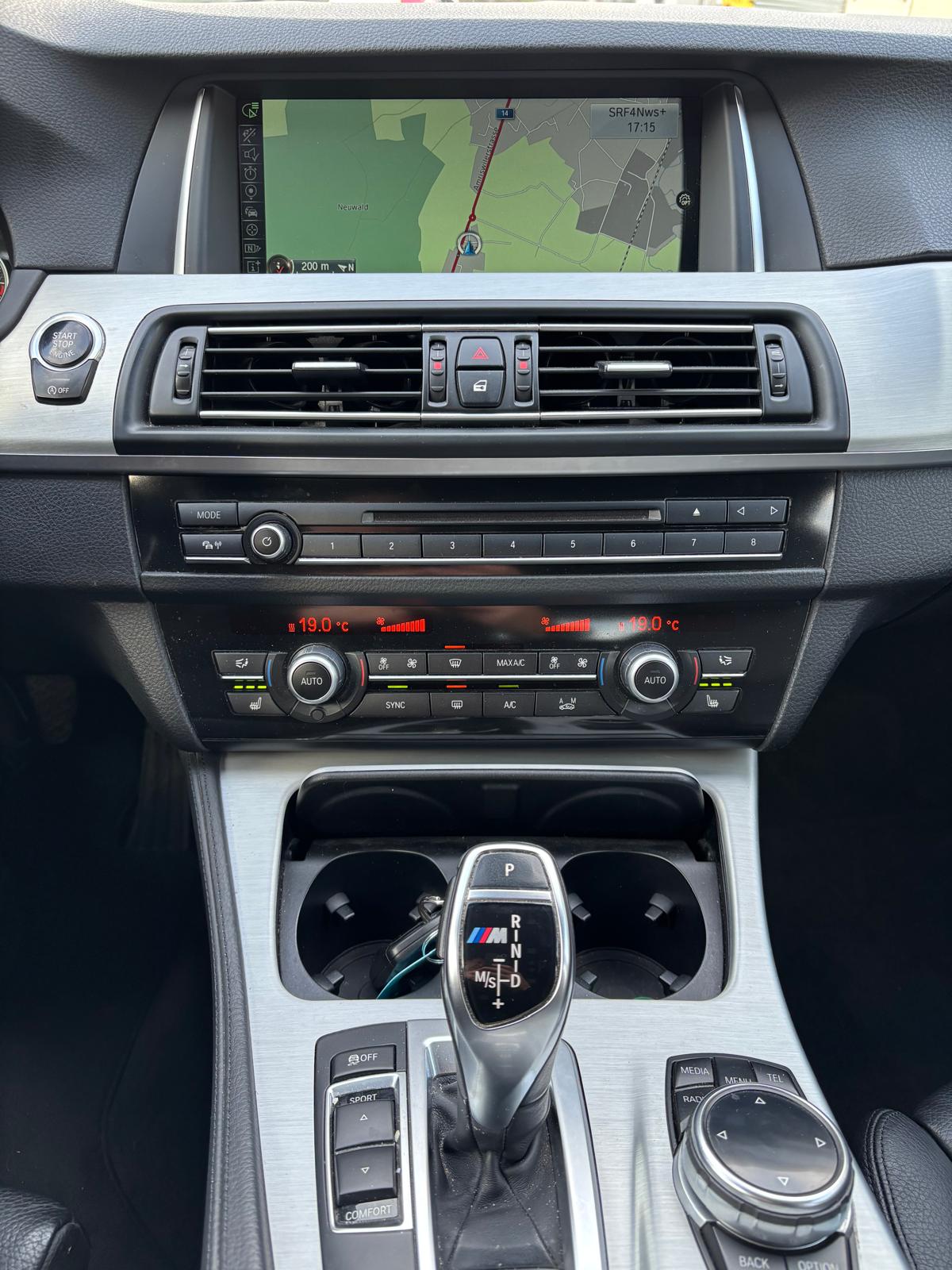 BMW M550d Touring xDrive Steptronic-image-12