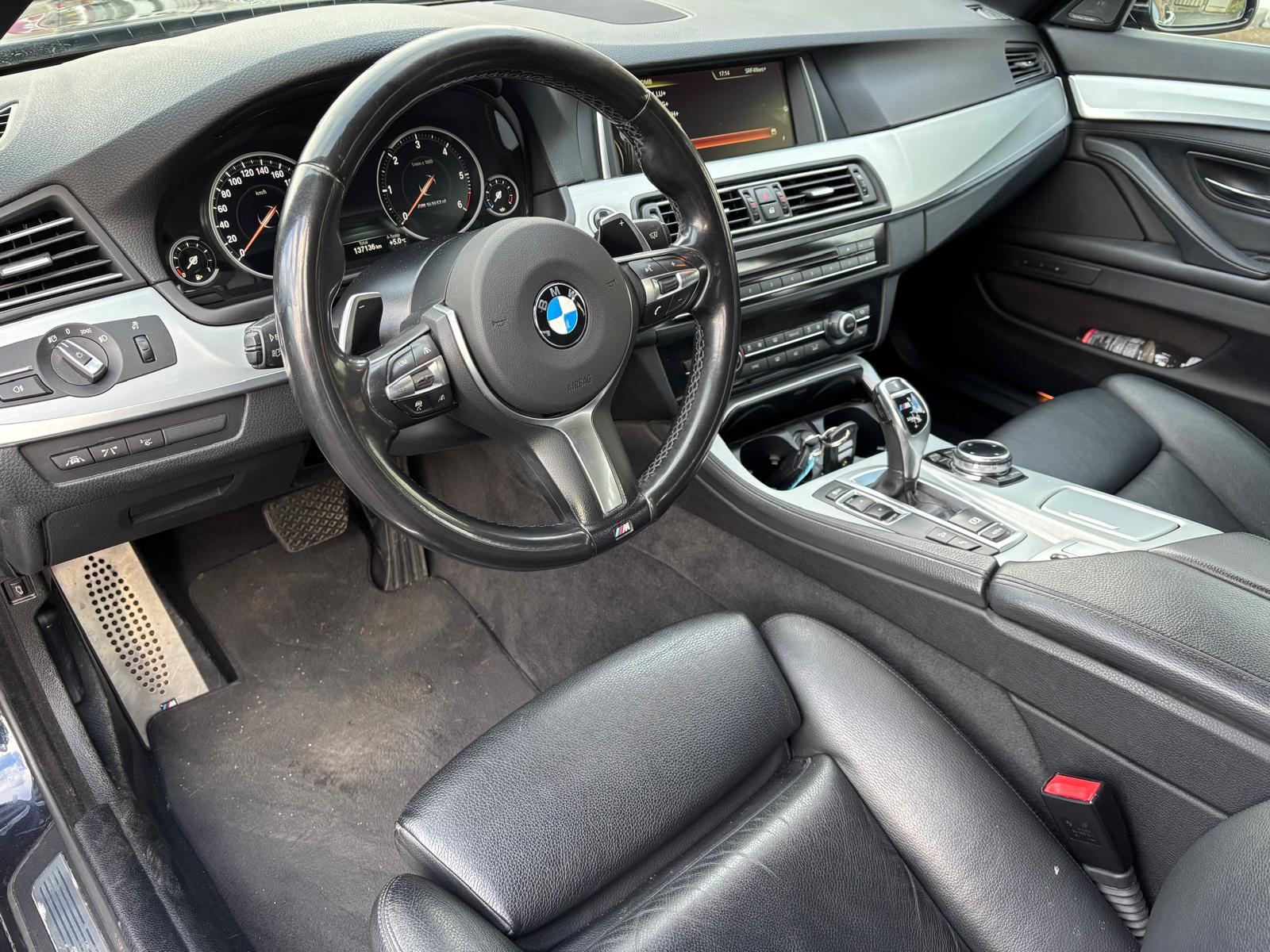 BMW M550d Touring xDrive Steptronic-image-9
