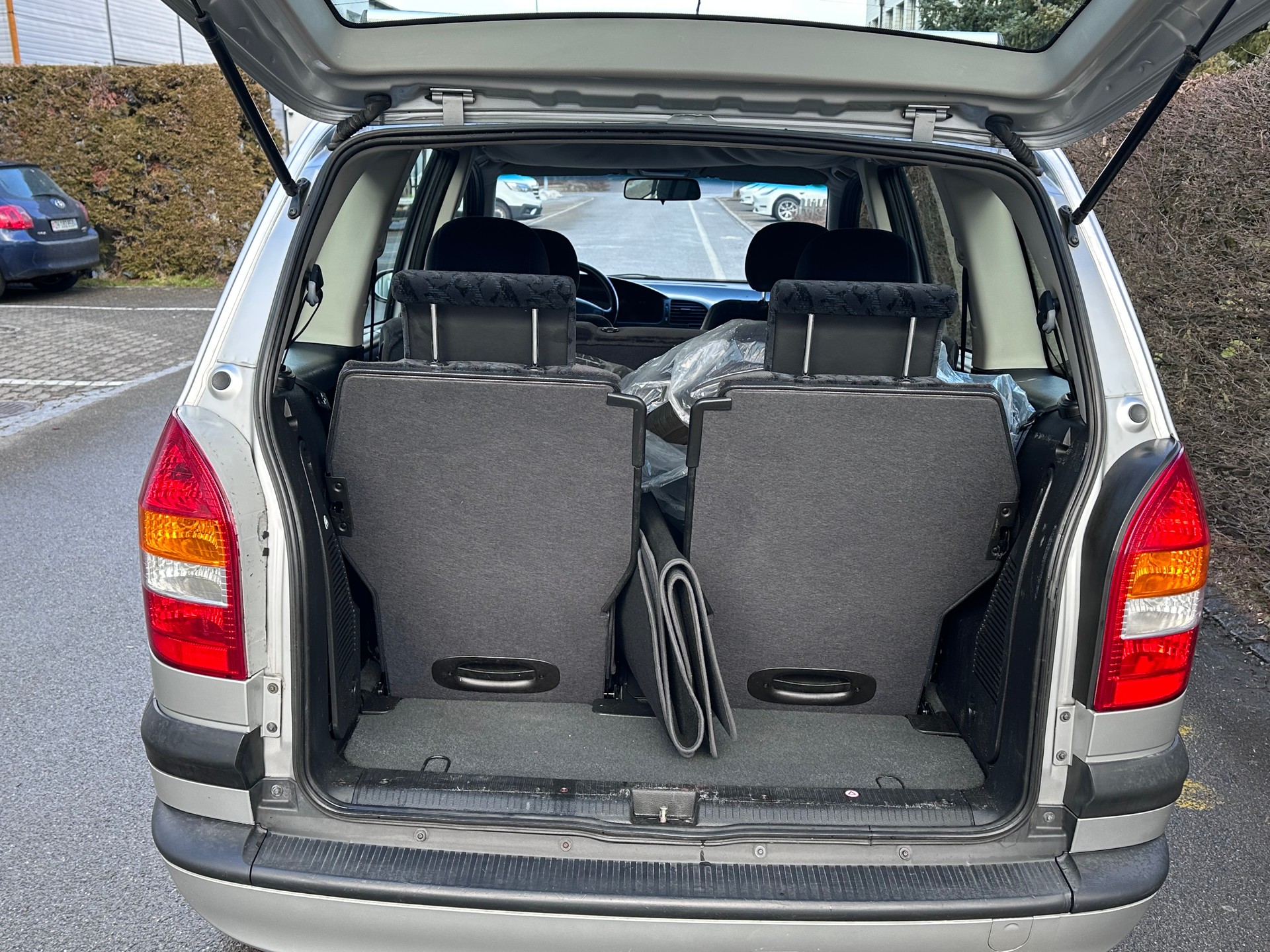 OPEL Zafira 2.2i 16V Elegance-image-13