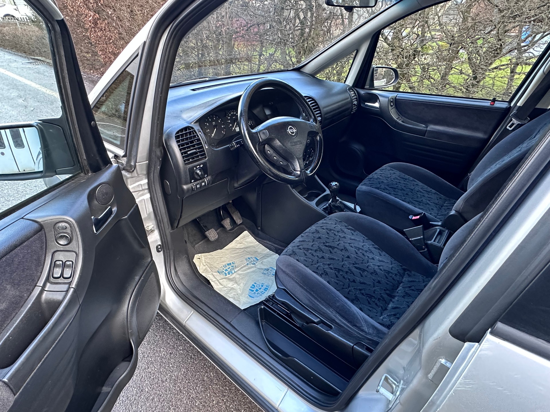 OPEL Zafira 2.2i 16V Elegance-image-10