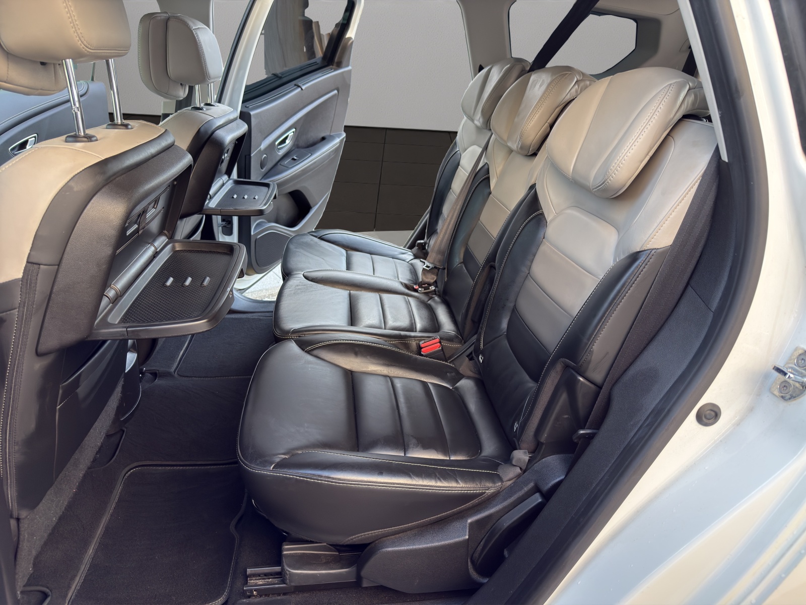 RENAULT Grand Scénic 1.8 dCi Initiale Paris EDC-image-12