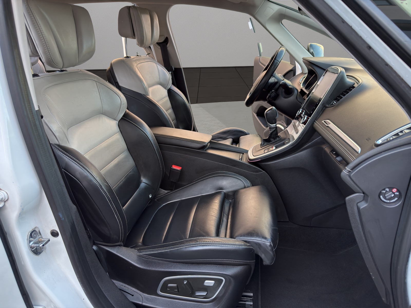 RENAULT Grand Scénic 1.8 dCi Initiale Paris EDC-image-16