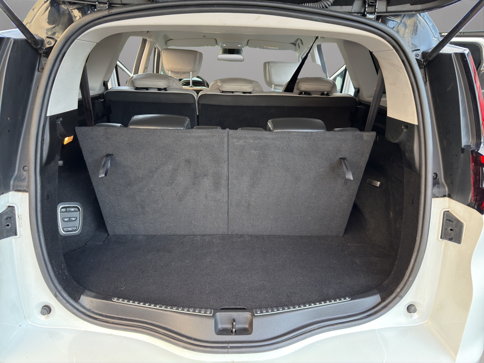 RENAULT Grand Scénic 1.8 dCi Initiale Paris EDC-image-18