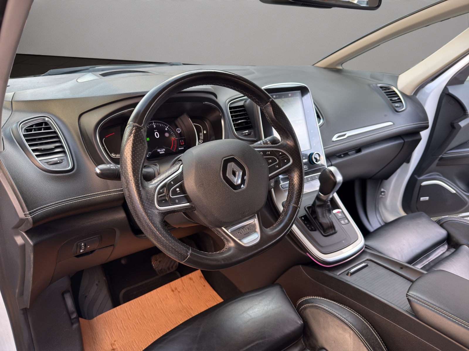 RENAULT Grand Scénic 1.8 dCi Initiale Paris EDC-image-9