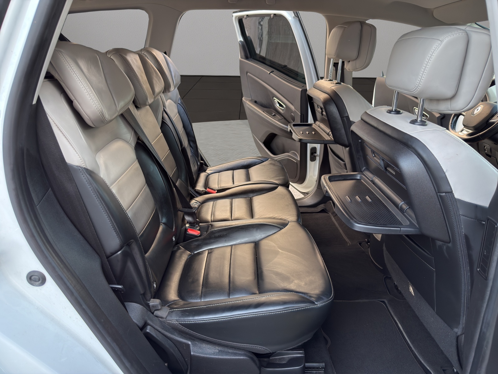 RENAULT Grand Scénic 1.8 dCi Initiale Paris EDC-image-17