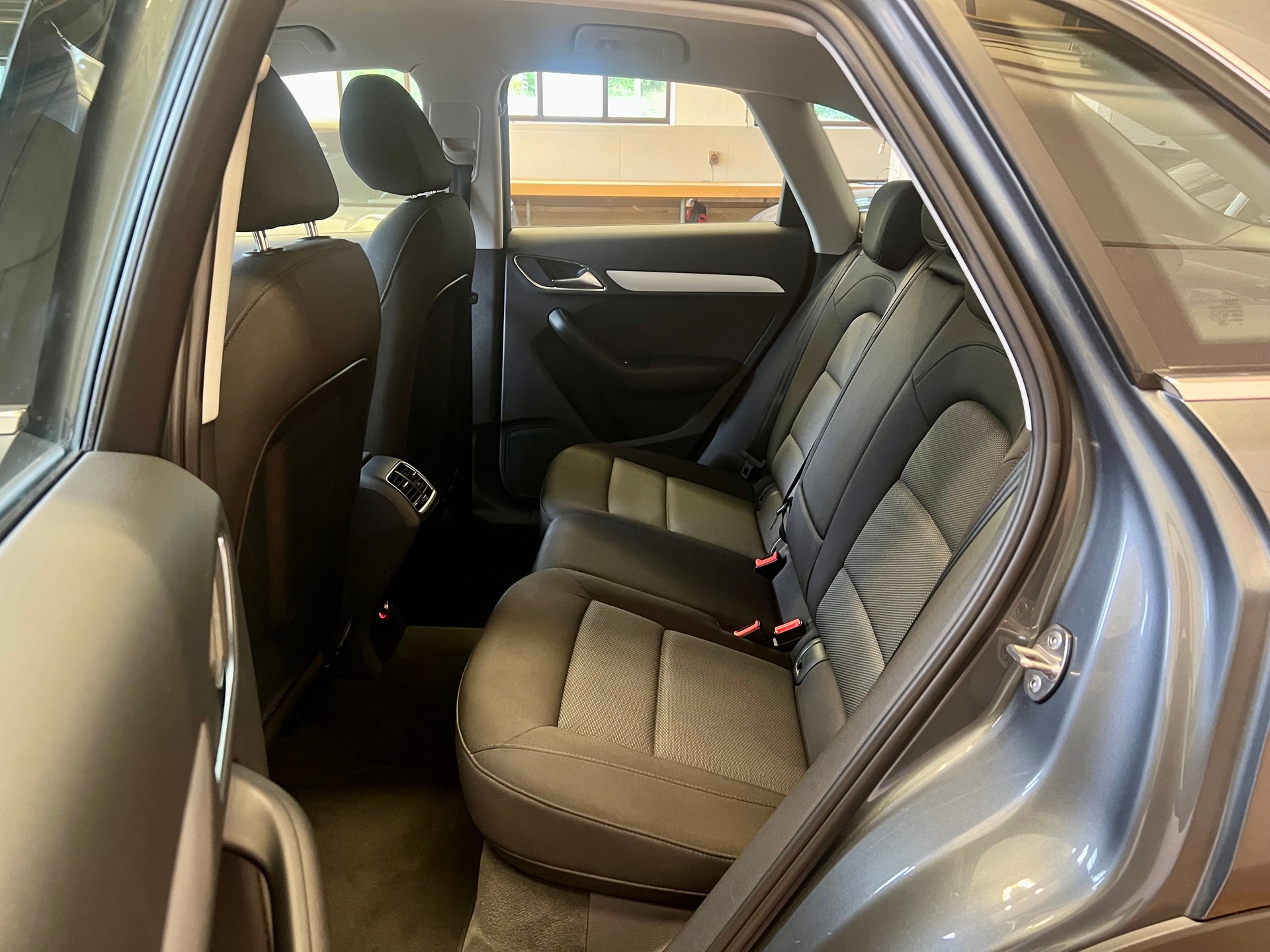 AUDI Q3 2.0 TDI quattro S-tronic-image-13