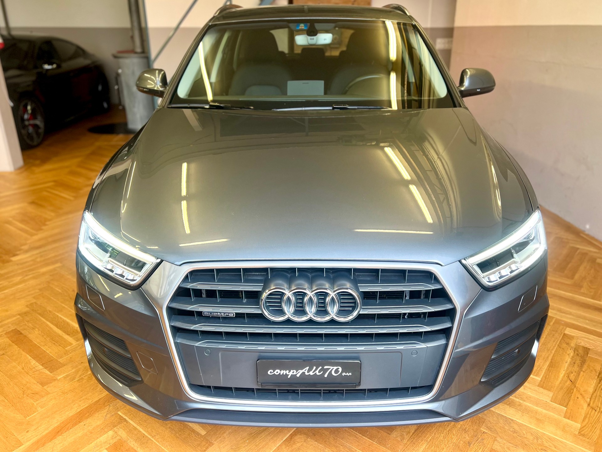AUDI Q3 2.0 TDI quattro S-tronic-image-8