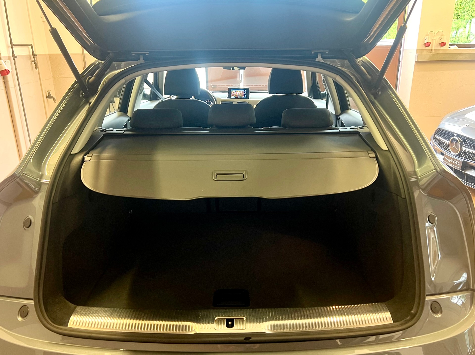 AUDI Q3 2.0 TDI quattro S-tronic-image-14