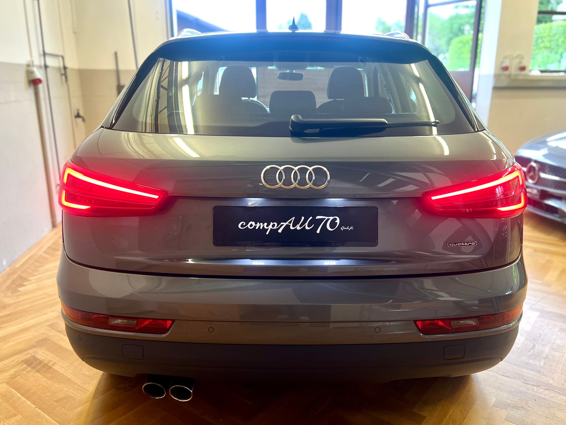 AUDI Q3 2.0 TDI quattro S-tronic-image-5